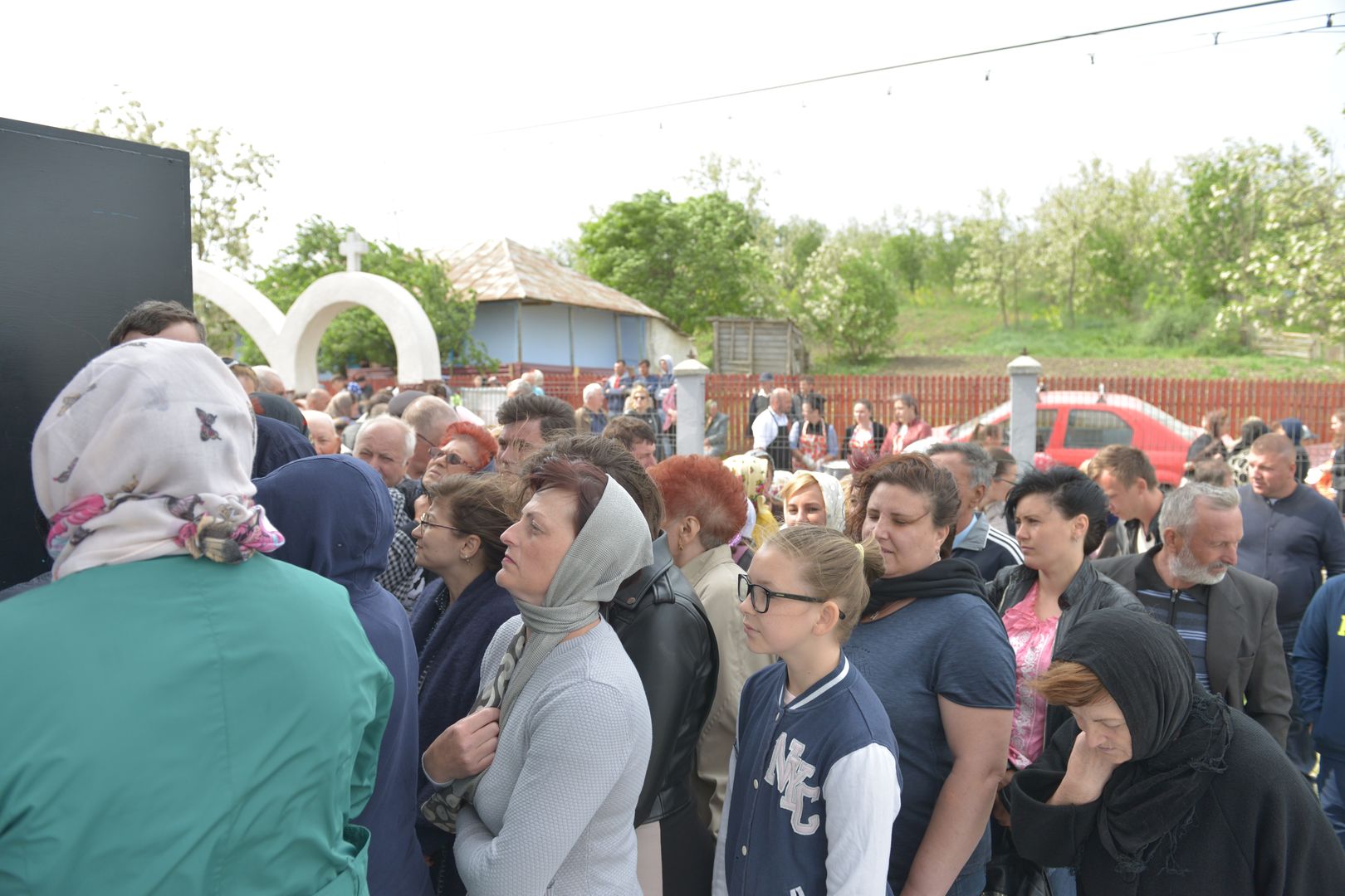 IPS Teofan la Parohia Drăgănești: „Va veni vremea când adevărații închinători se vor închina Tătălui iar aceasta este vremea Bisericii, a creștinilor”