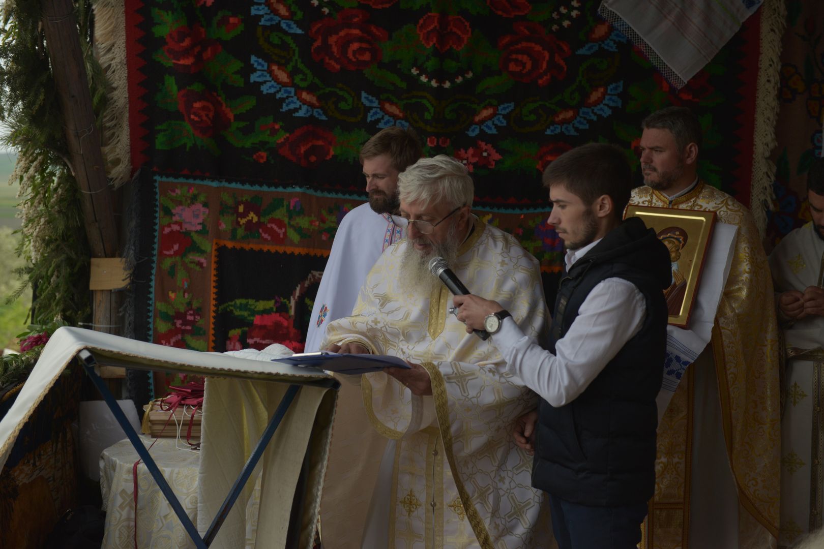 IPS Teofan la Parohia Drăgănești: „Va veni vremea când adevărații închinători se vor închina Tătălui iar aceasta este vremea Bisericii, a creștinilor”