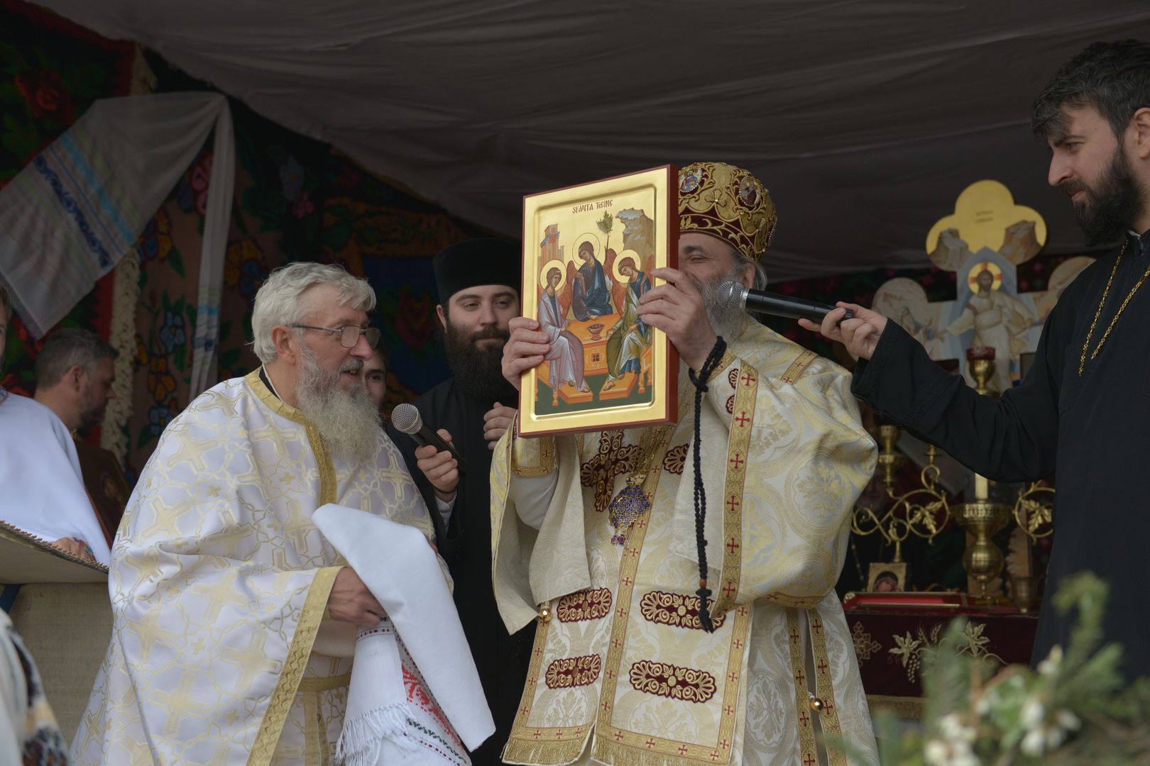 IPS Teofan la Parohia Drăgănești: „Va veni vremea când adevărații închinători se vor închina Tătălui iar aceasta este vremea Bisericii, a creștinilor”