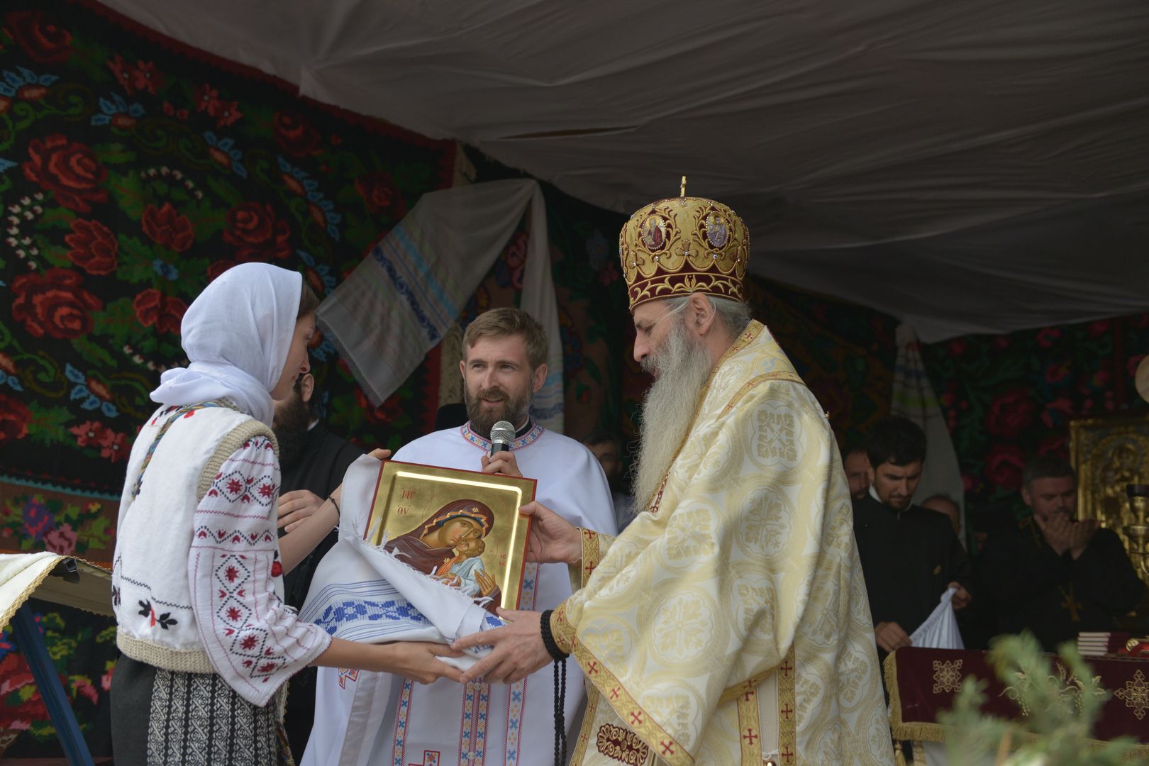 IPS Teofan la Parohia Drăgănești: „Va veni vremea când adevărații închinători se vor închina Tătălui iar aceasta este vremea Bisericii, a creștinilor”