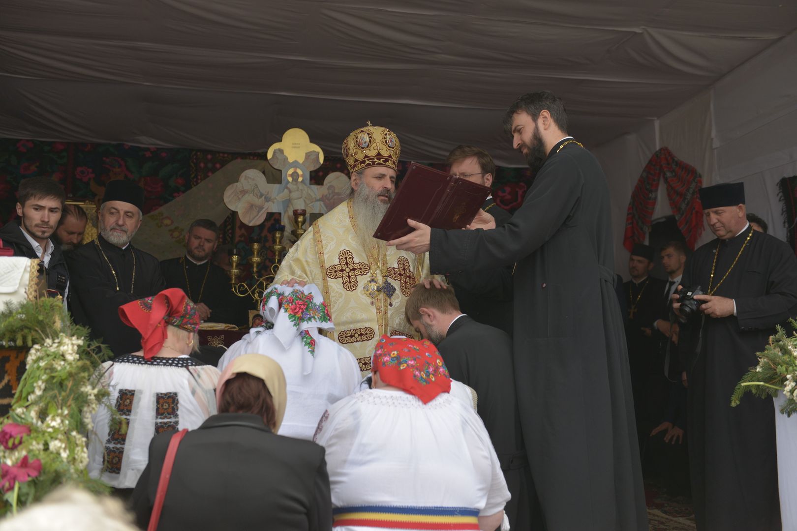 IPS Teofan la Parohia Drăgănești: „Va veni vremea când adevărații închinători se vor închina Tătălui iar aceasta este vremea Bisericii, a creștinilor”