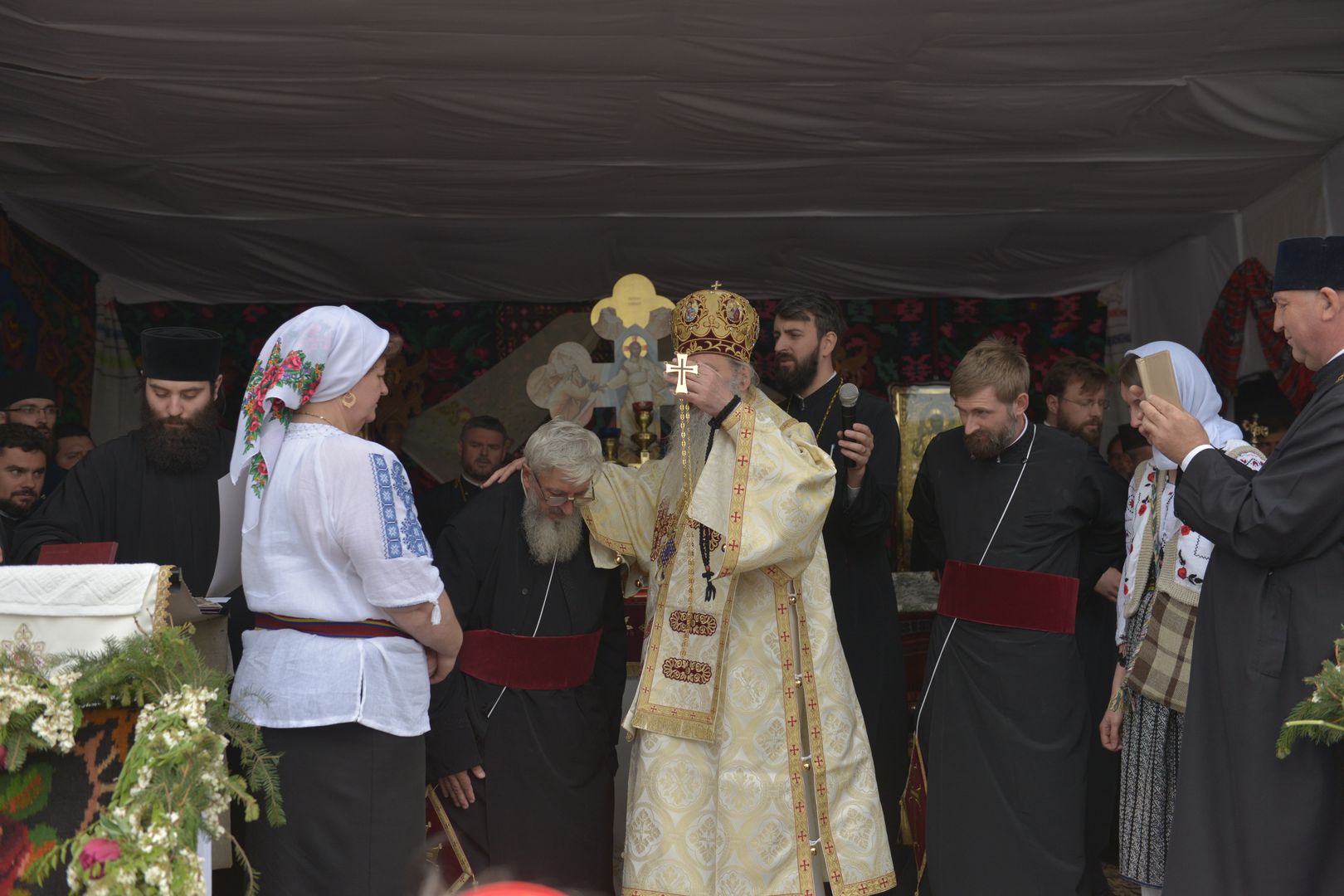 IPS Teofan la Parohia Drăgănești: „Va veni vremea când adevărații închinători se vor închina Tătălui iar aceasta este vremea Bisericii, a creștinilor”