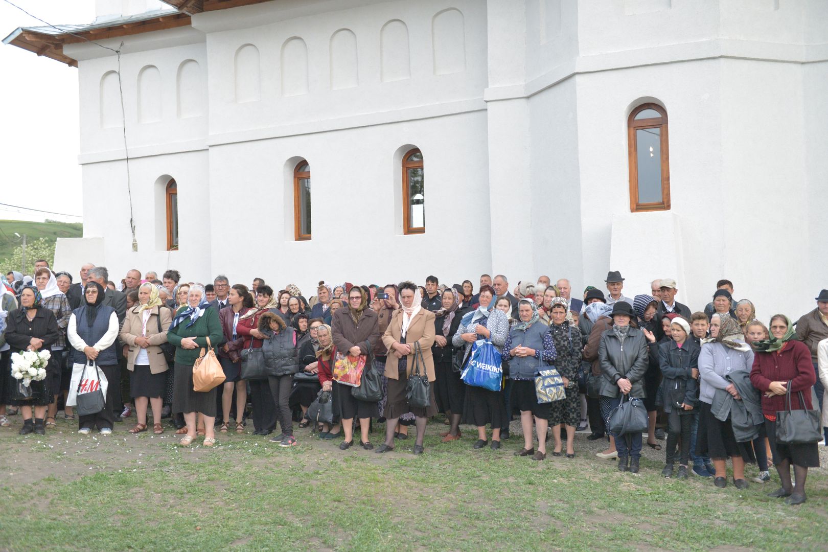 IPS Teofan la Parohia Drăgănești: „Va veni vremea când adevărații închinători se vor închina Tătălui iar aceasta este vremea Bisericii, a creștinilor”