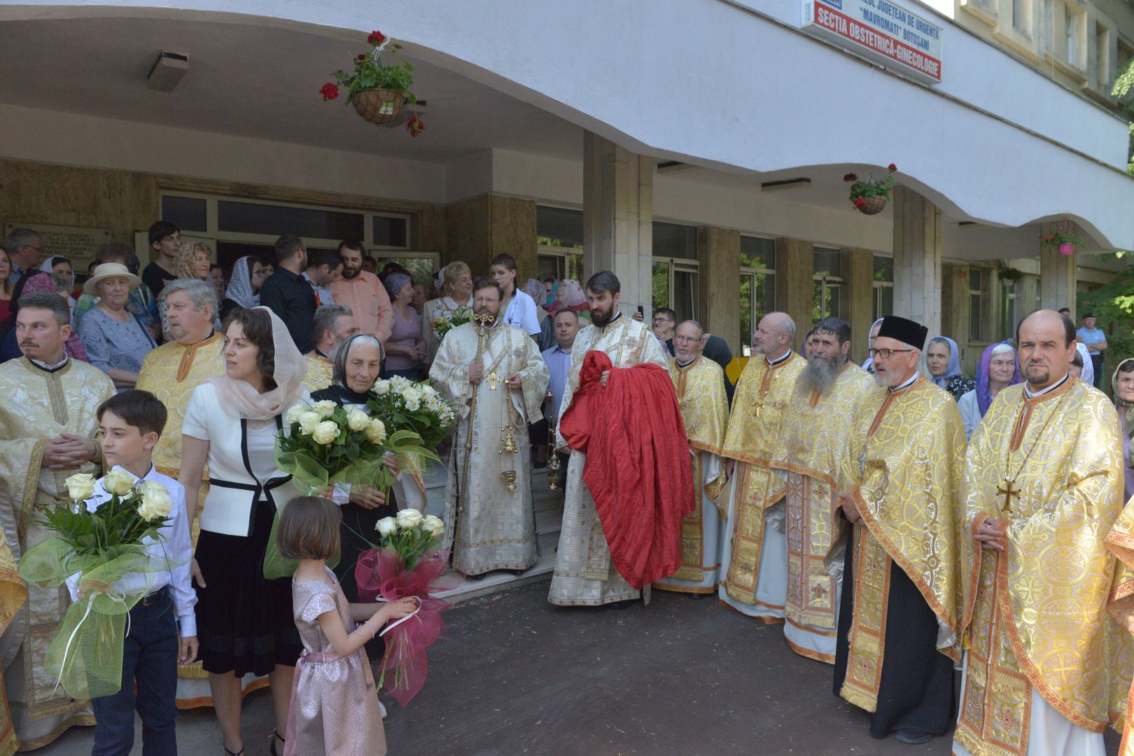 IPS Teofan a sfințit Capela Maternității din Botoșani: „Dumnezeu a împrumutat din puterea Sa creatoare oamenilor să facă suflet și trup de om”