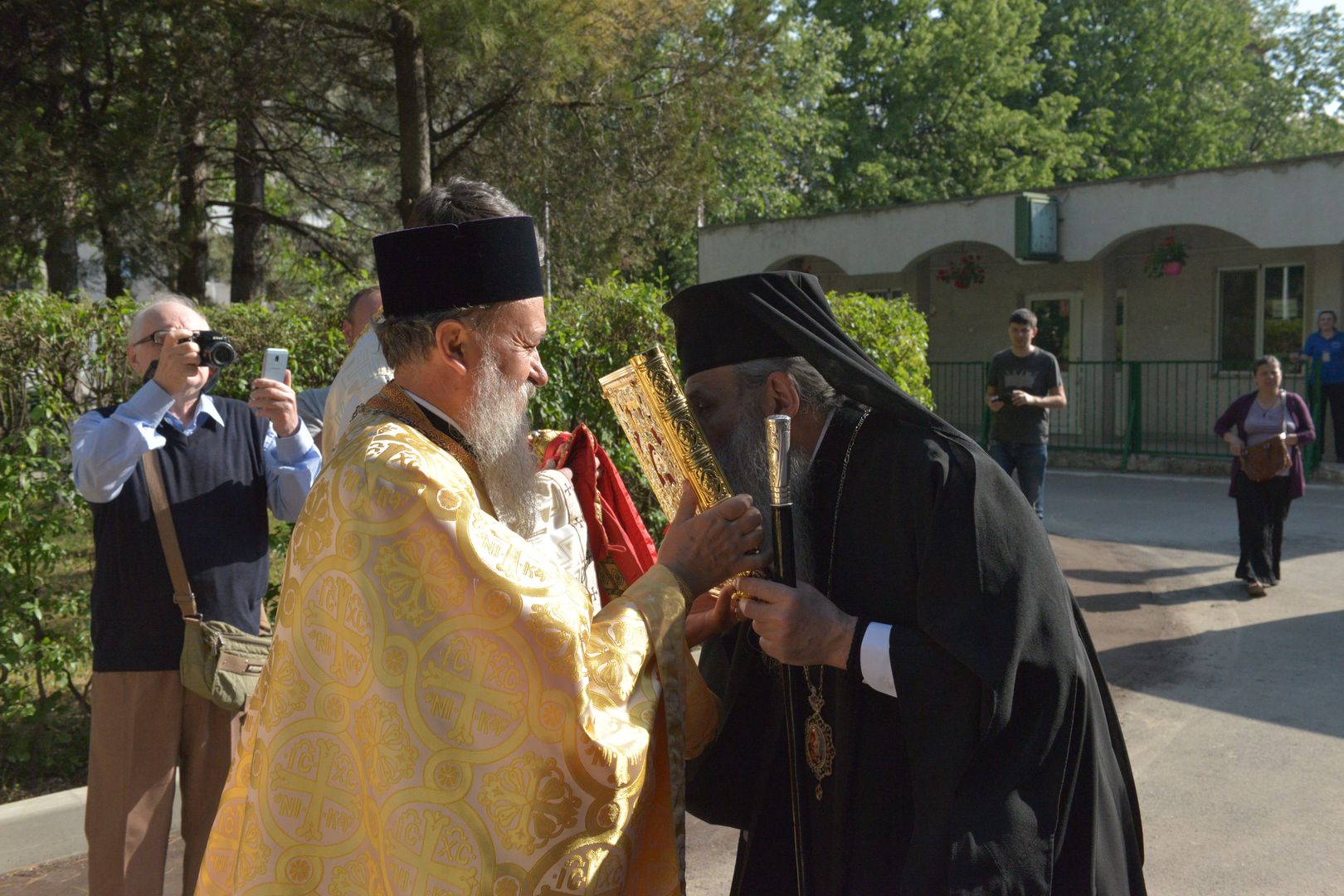 IPS Teofan a sfințit Capela Maternității din Botoșani: „Dumnezeu a împrumutat din puterea Sa creatoare oamenilor să facă suflet și trup de om”