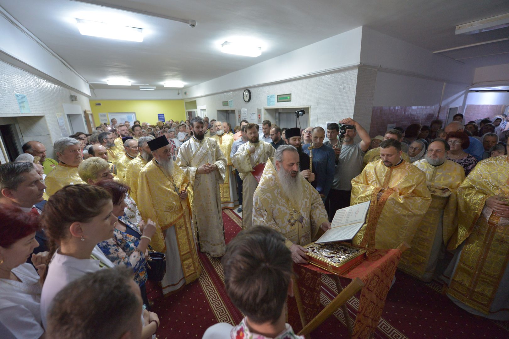 IPS Teofan a sfințit Capela Maternității din Botoșani: „Dumnezeu a împrumutat din puterea Sa creatoare oamenilor să facă suflet și trup de om”