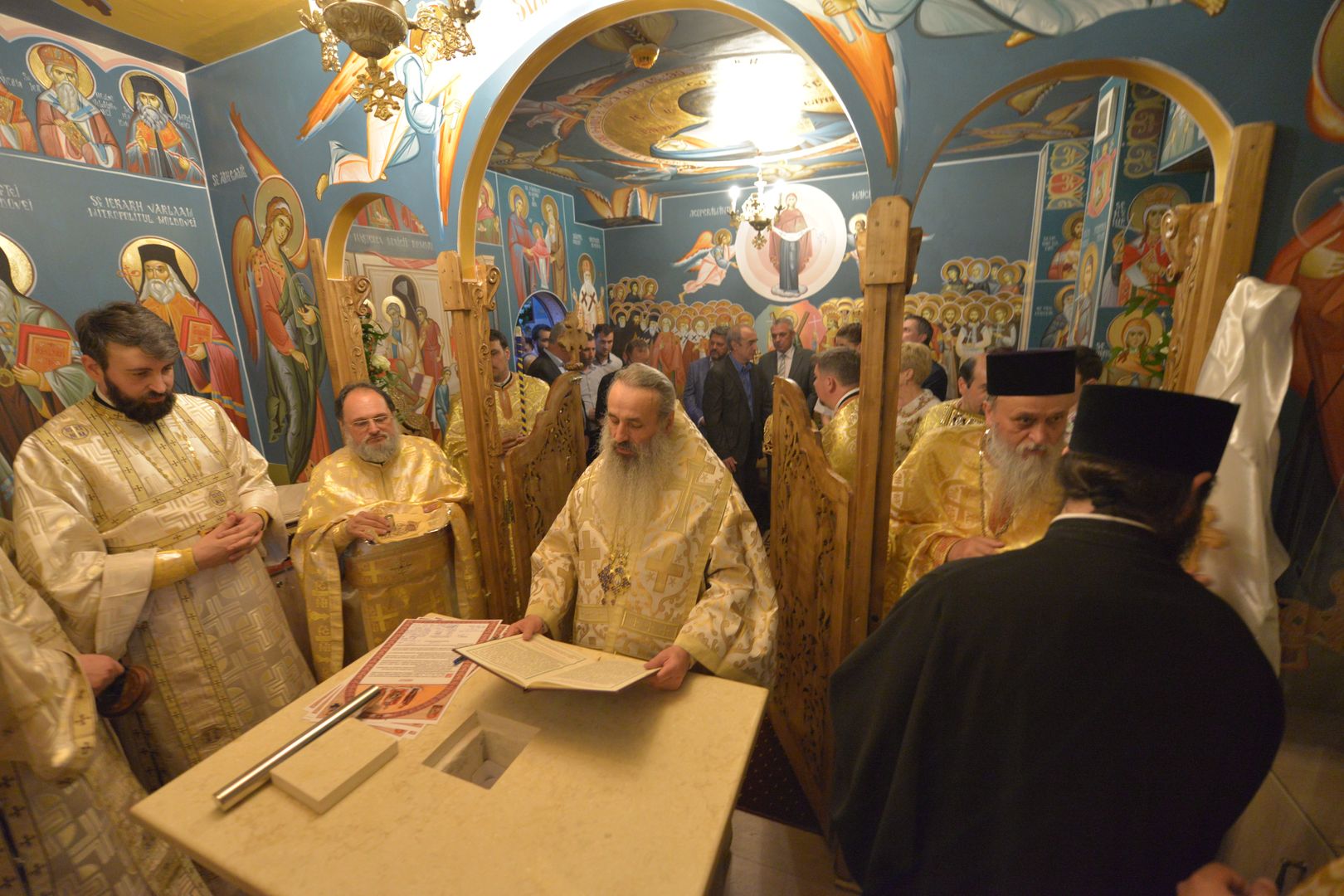 IPS Teofan a sfințit Capela Maternității din Botoșani: „Dumnezeu a împrumutat din puterea Sa creatoare oamenilor să facă suflet și trup de om”