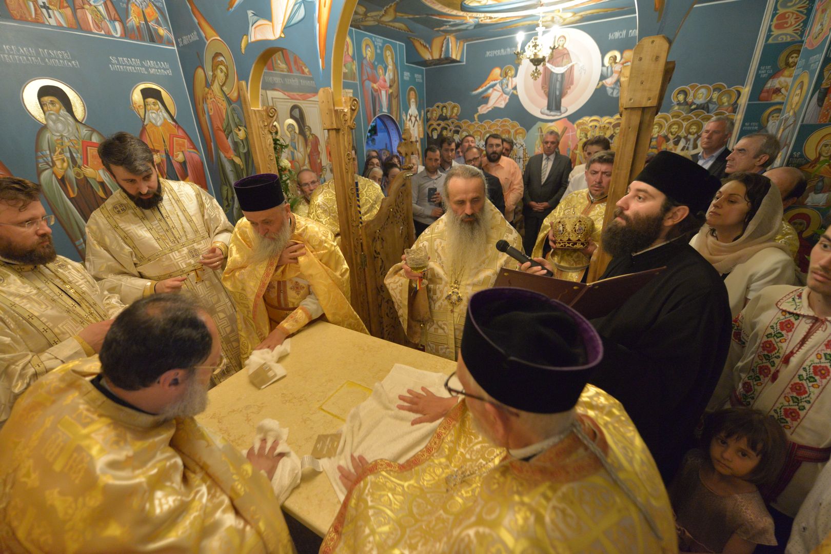 IPS Teofan a sfințit Capela Maternității din Botoșani: „Dumnezeu a împrumutat din puterea Sa creatoare oamenilor să facă suflet și trup de om”