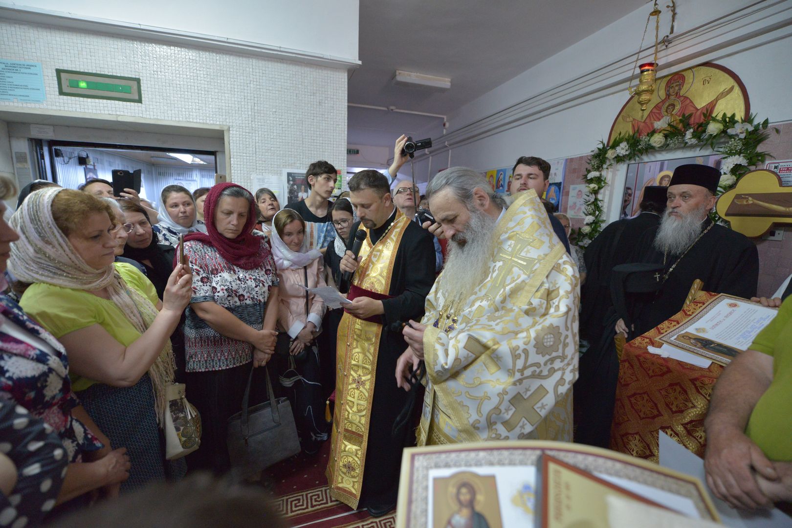 IPS Teofan a sfințit Capela Maternității din Botoșani: „Dumnezeu a împrumutat din puterea Sa creatoare oamenilor să facă suflet și trup de om”