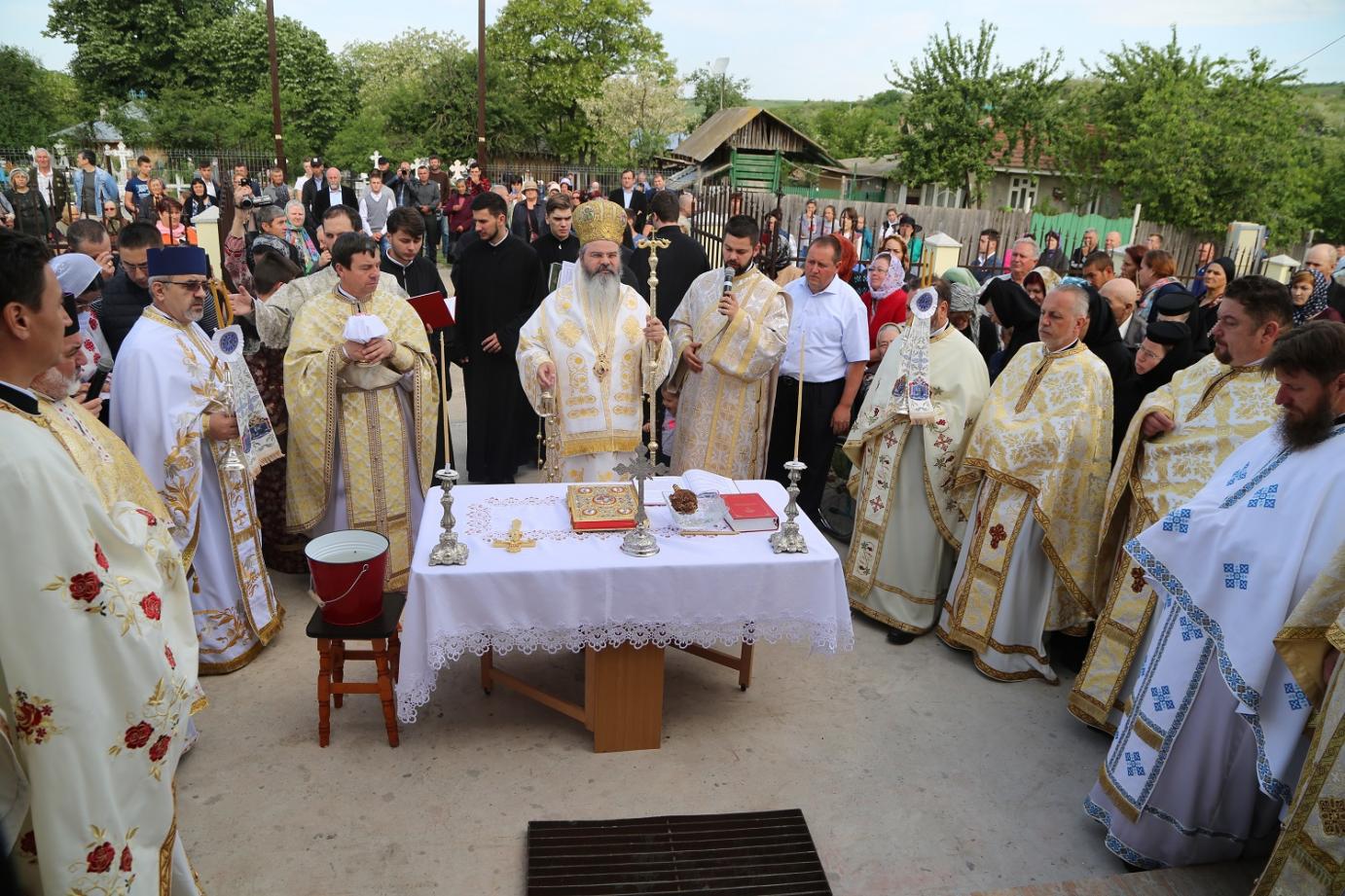 Biserica Parohiei Grăjdeni a fost sfinţită
