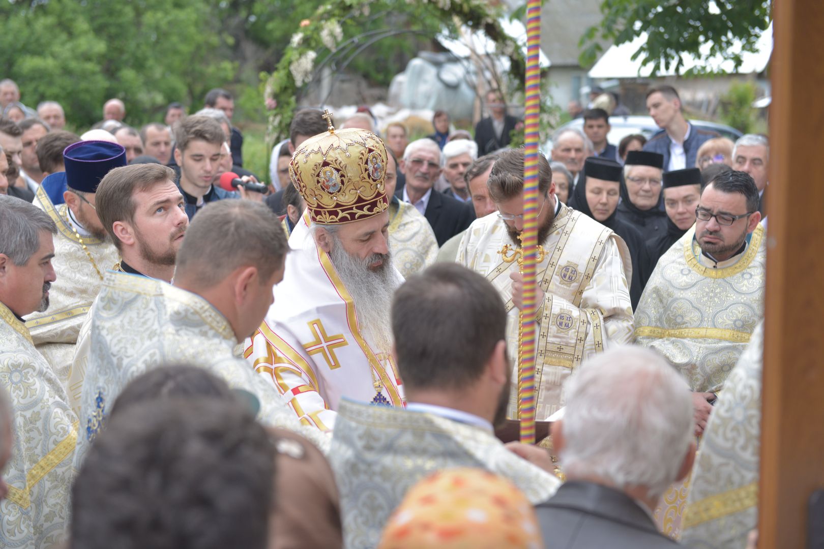 foto: Flavius Popa Resfințire de biserică la Humuleștii Noi – IPS Teofan:„ A aparține Bisericii înseamnă a îl cunoaște pe Dumnezeu”