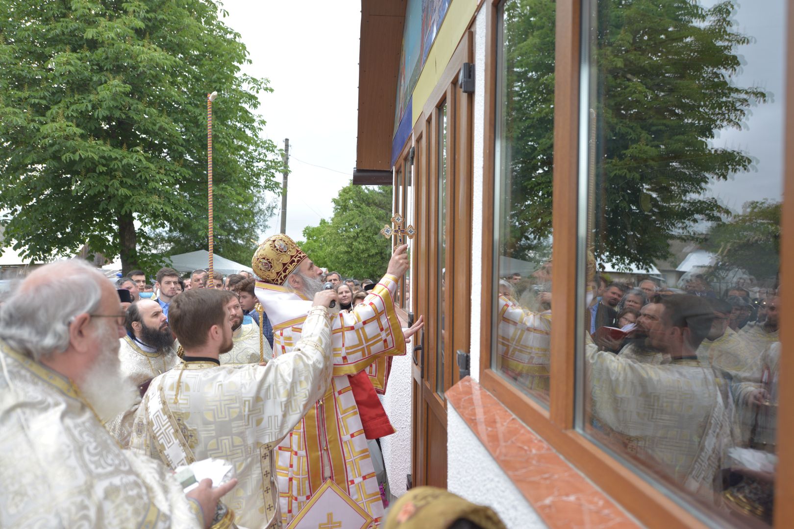 Resfințire de biserică la Humuleștii Noi – IPS Teofan:„ A aparține Bisericii înseamnă a îl cunoaște pe Dumnezeu”