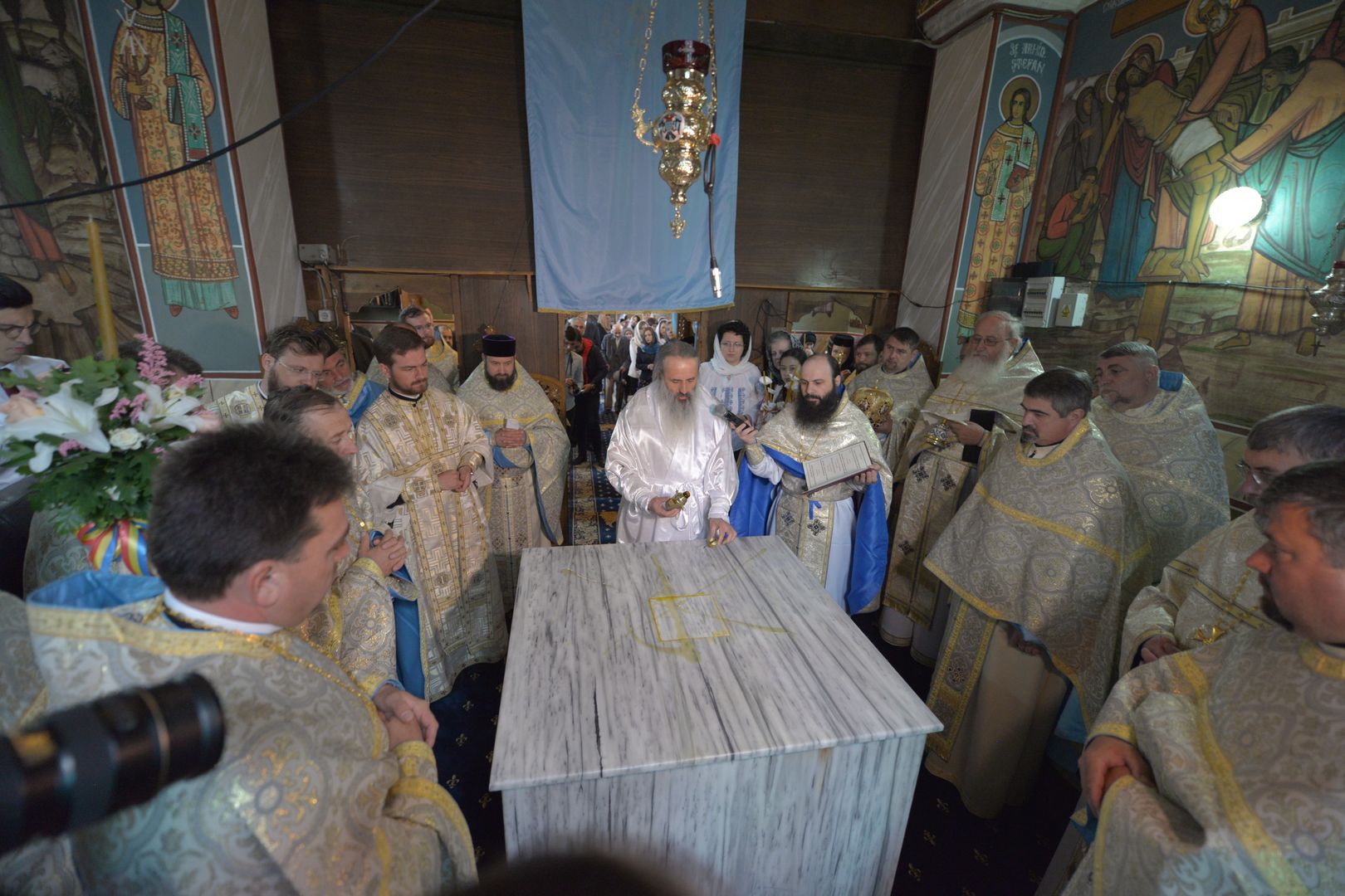 foto: Flavius Popa Resfințire de biserică la Humuleștii Noi – IPS Teofan:„ A aparține Bisericii înseamnă a îl cunoaște pe Dumnezeu”