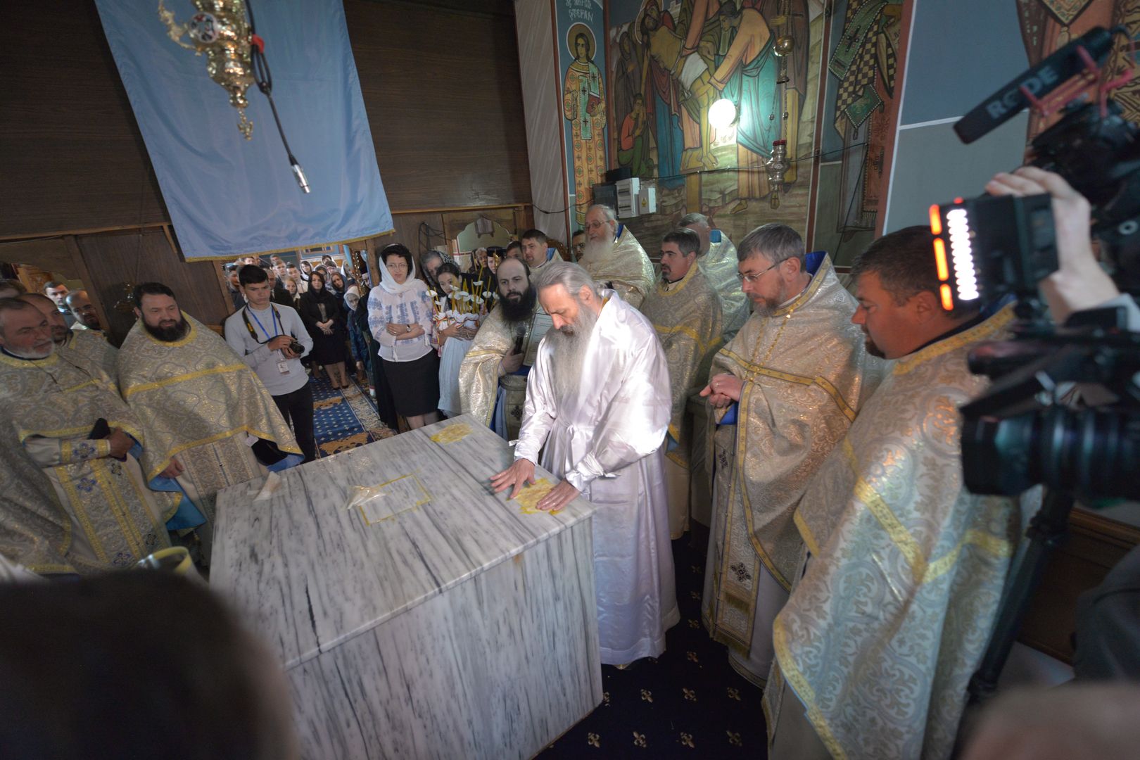 foto: Flavius Popa Resfințire de biserică la Humuleștii Noi – IPS Teofan:„ A aparține Bisericii înseamnă a îl cunoaște pe Dumnezeu”