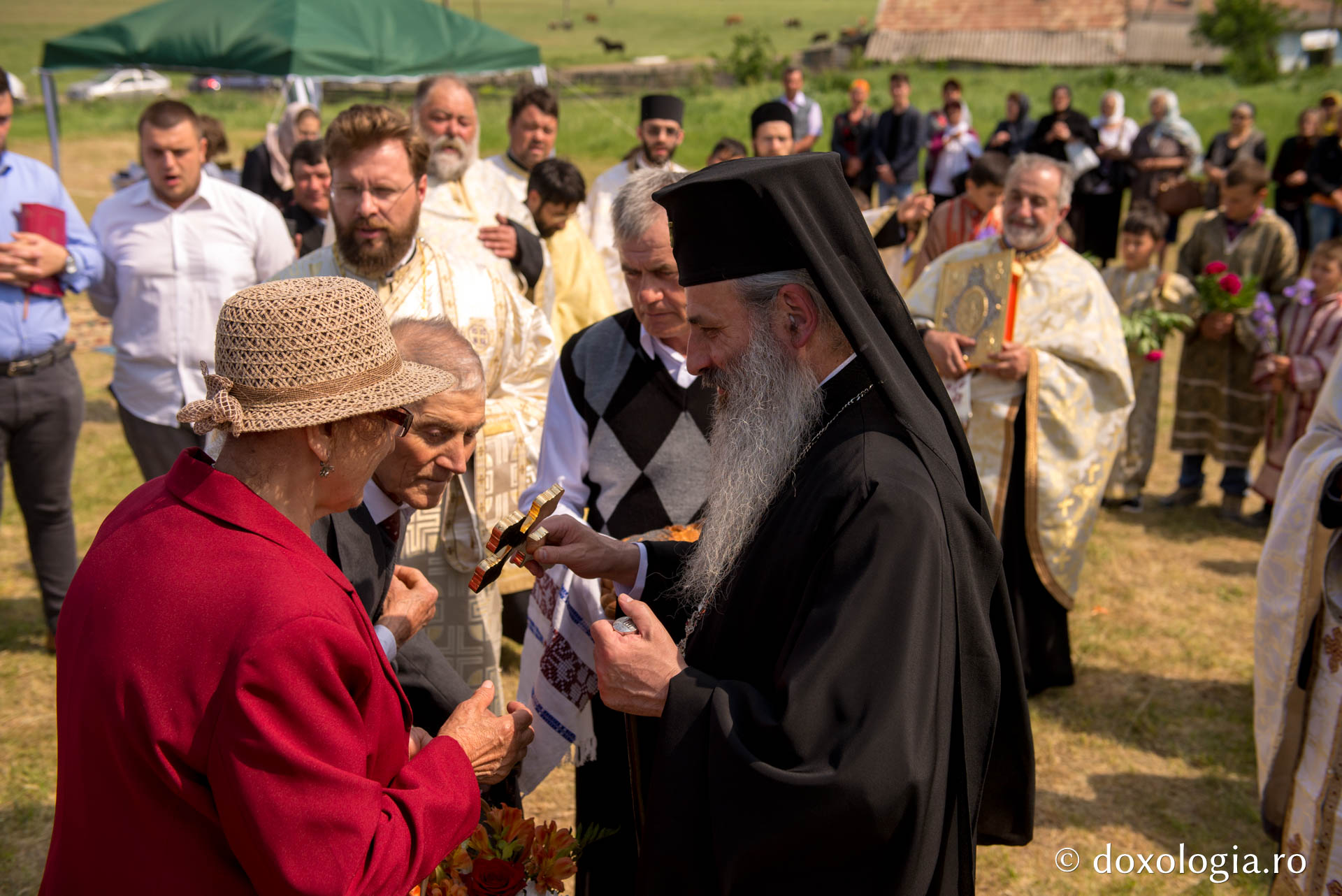 Punerea pietrei de temelie pentru noua biserică din Parohia Rediu-Răuseni