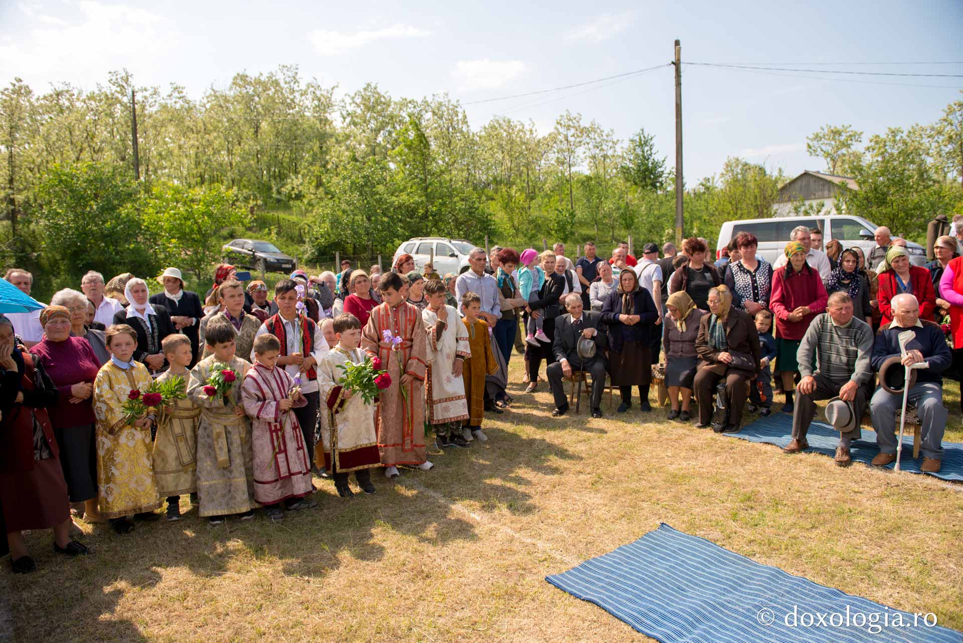 Punerea pietrei de temelie pentru noua biserică din Parohia Rediu-Răuseni