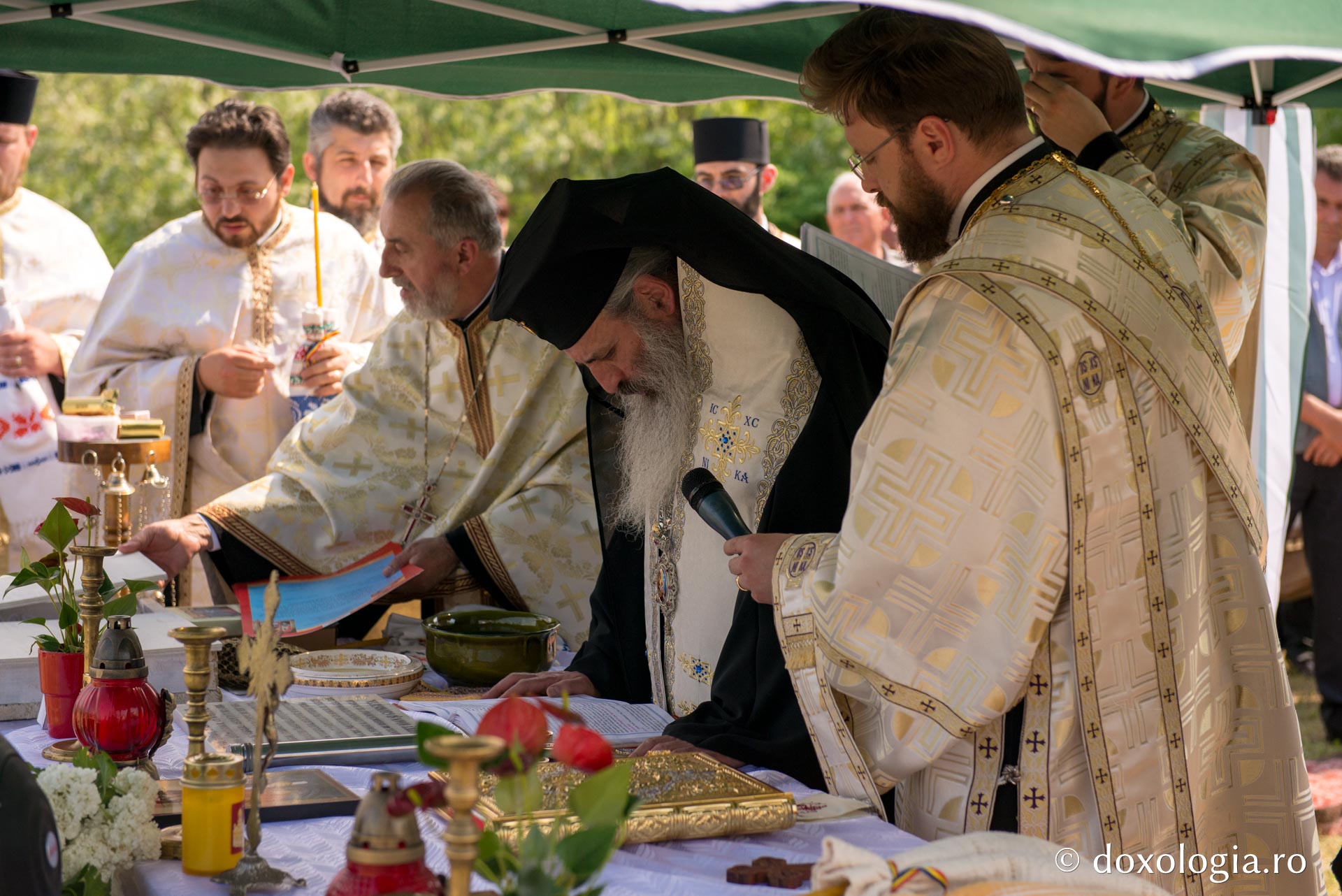 Punerea pietrei de temelie pentru noua biserică din Parohia Rediu-Răuseni