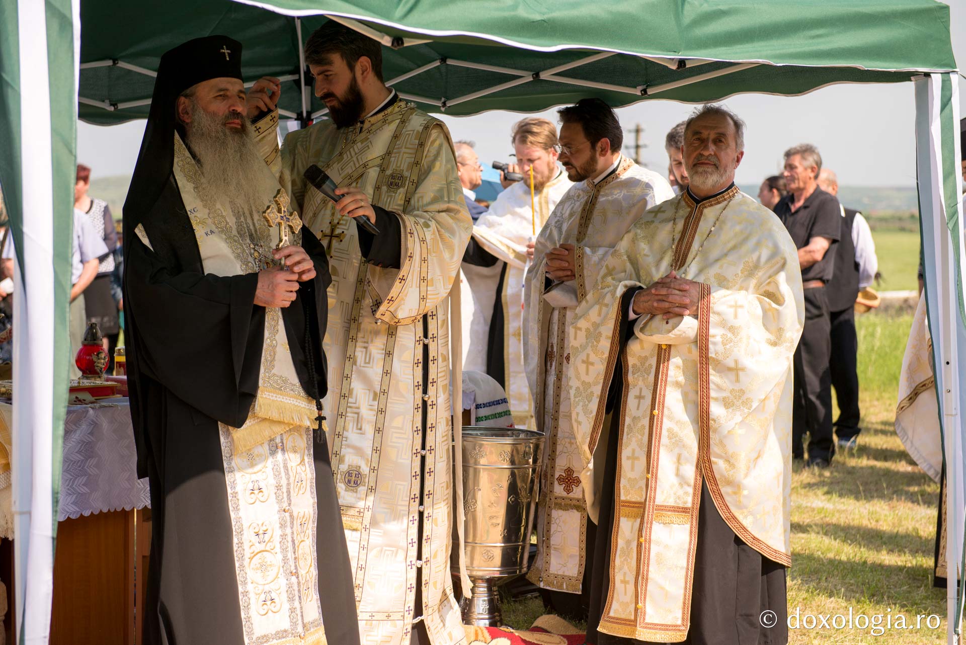 Punerea pietrei de temelie pentru noua biserică din Parohia Rediu-Răuseni