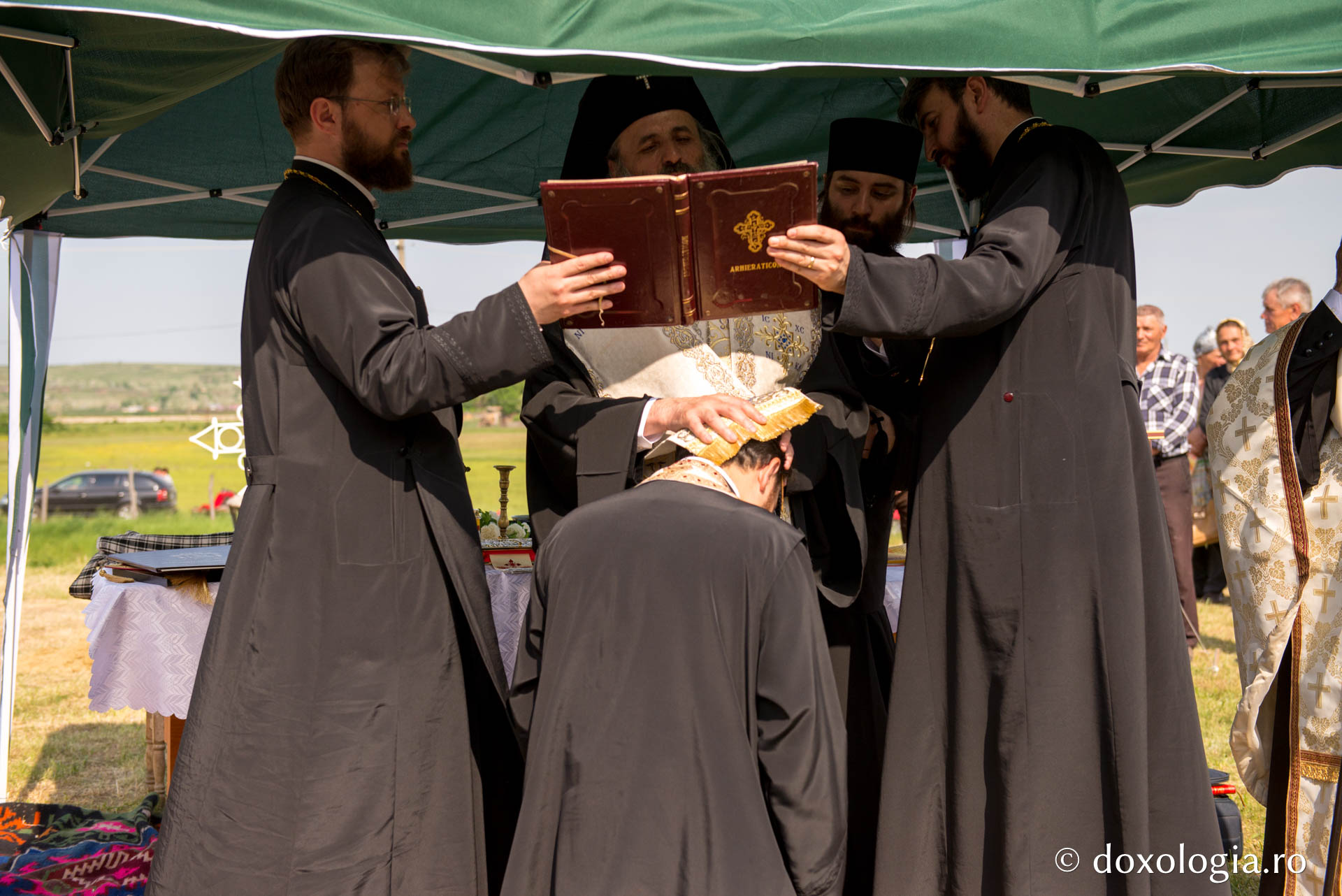 Punerea pietrei de temelie pentru noua biserică din Parohia Rediu-Răuseni