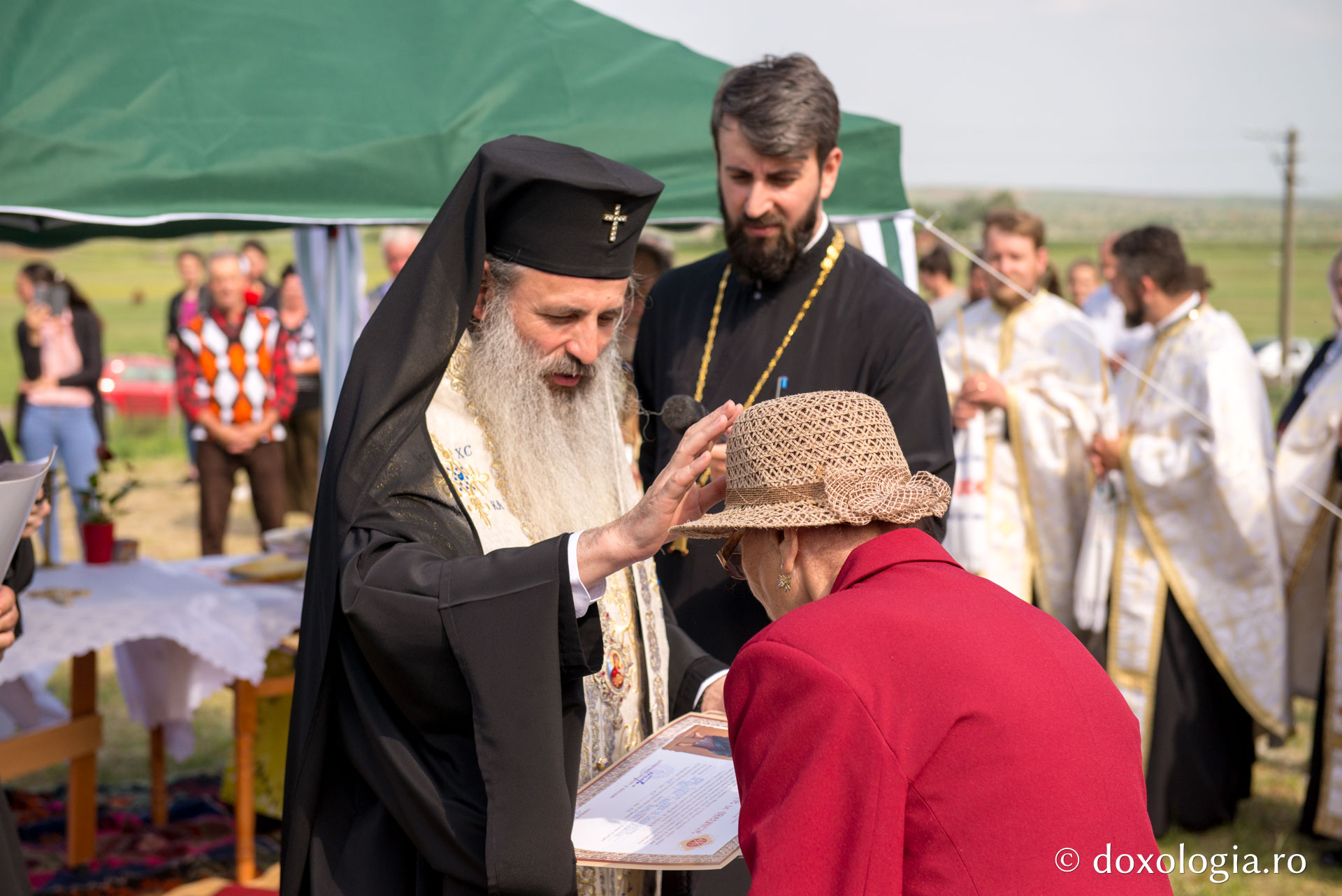 Punerea pietrei de temelie pentru noua biserică din Parohia Rediu-Răuseni