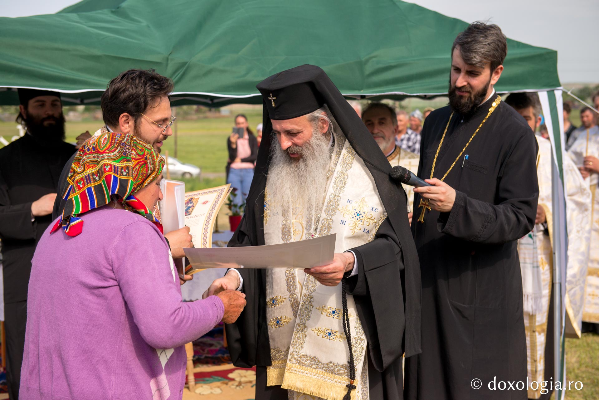 Punerea pietrei de temelie pentru noua biserică din Parohia Rediu-Răuseni