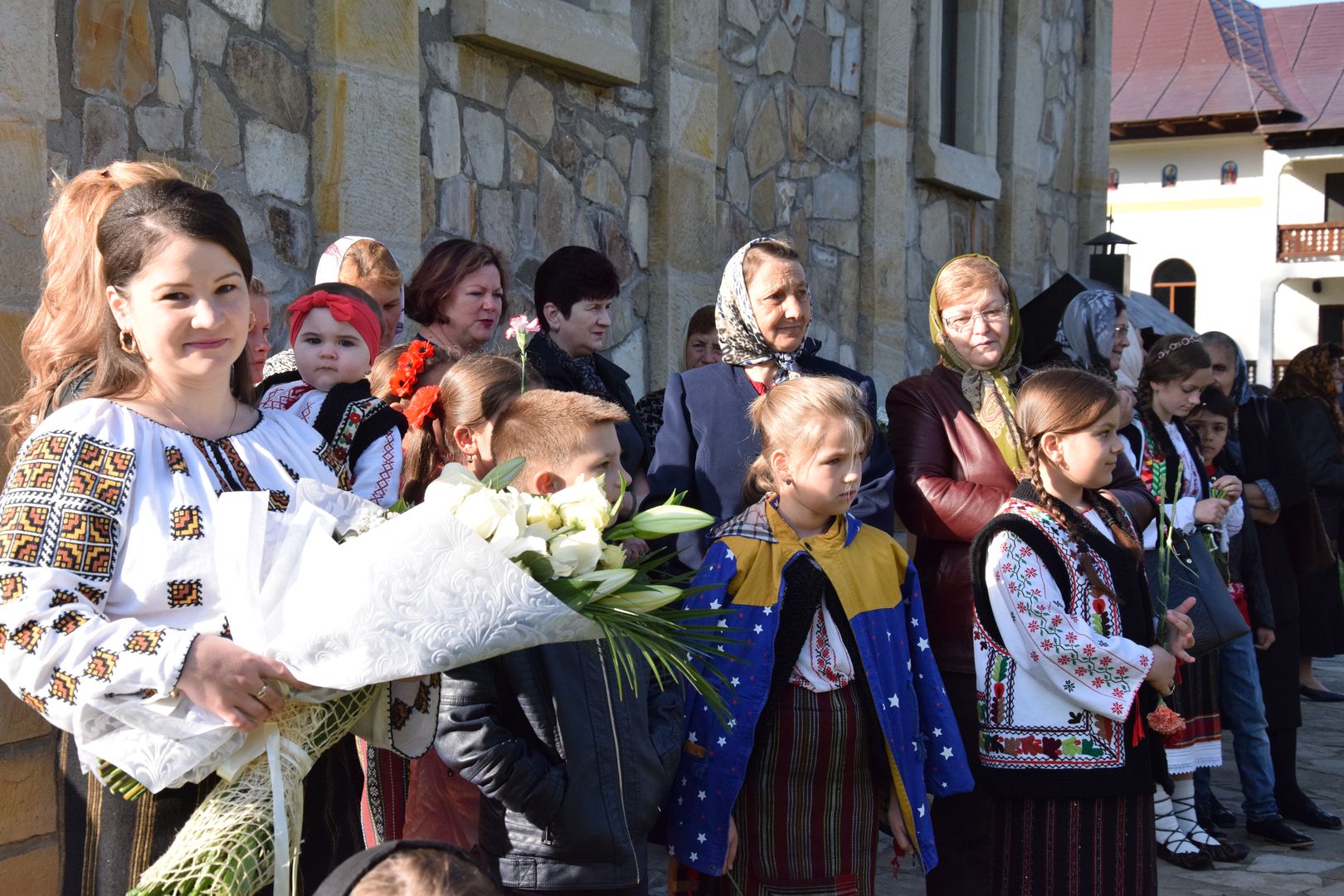 Paraclisul Schitului Icoana Nouă - Neamț a fost sfințit de IPS Teofan