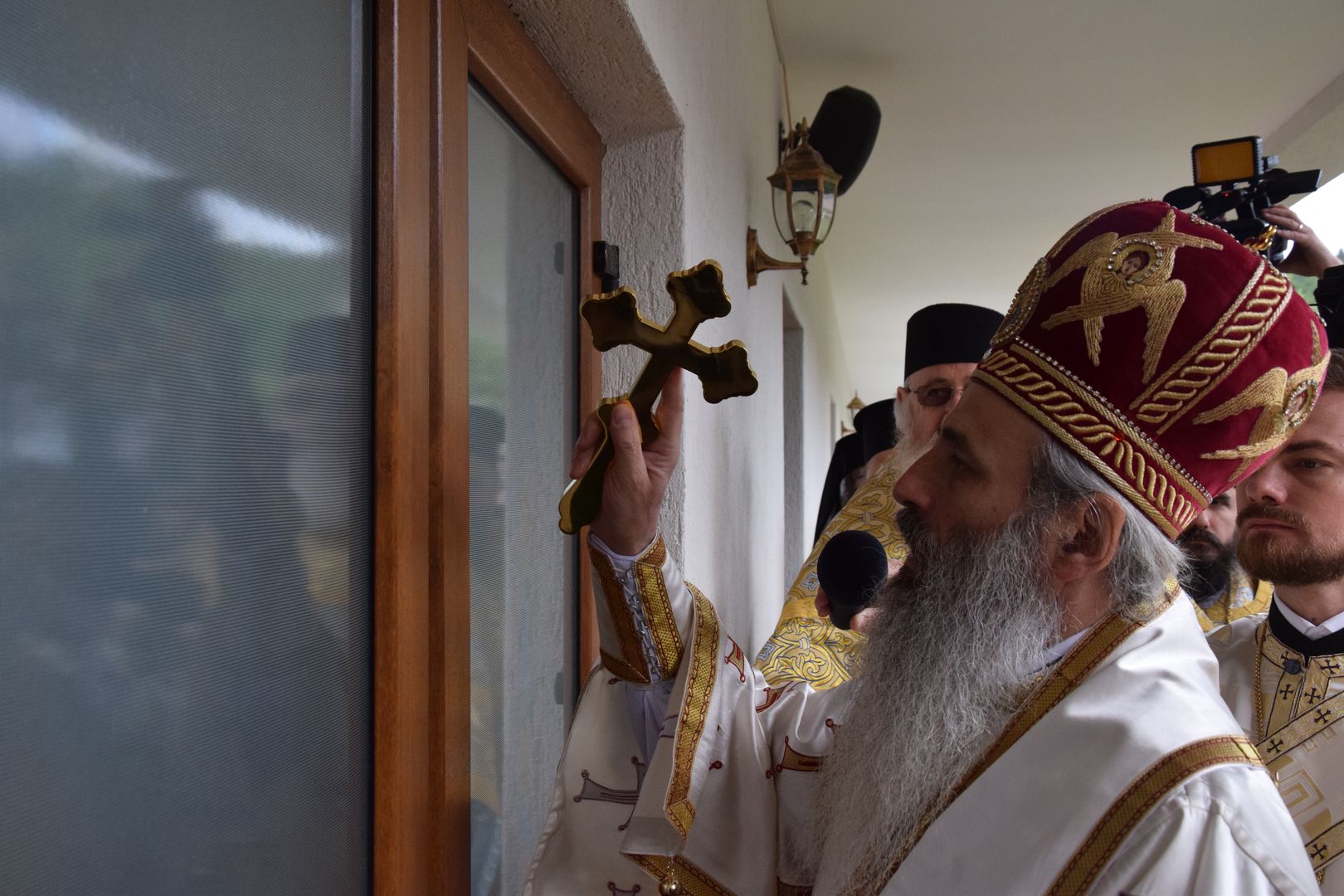 Paraclisul Schitului Icoana Nouă - Neamț a fost sfințit de IPS Teofan