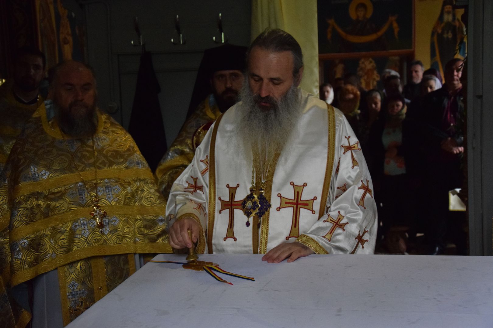 Paraclisul Schitului Icoana Nouă - Neamț a fost sfințit de IPS Teofan