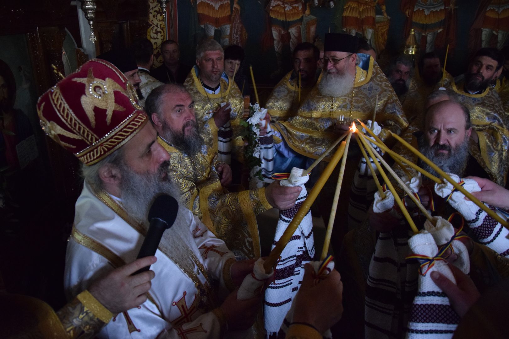 Paraclisul Schitului Icoana Nouă - Neamț a fost sfințit de IPS Teofan