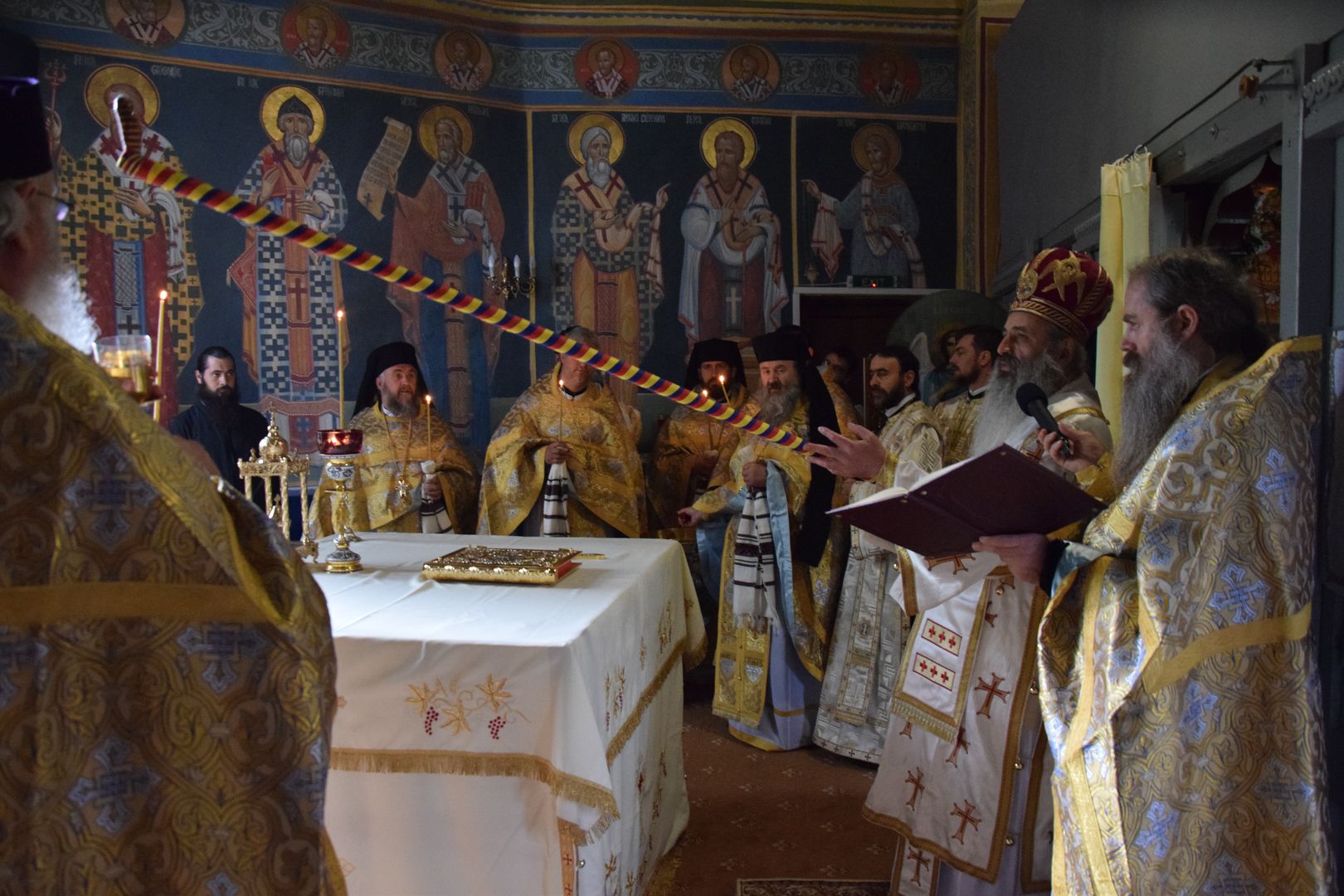 Paraclisul Schitului Icoana Nouă - Neamț a fost sfințit de IPS Teofan