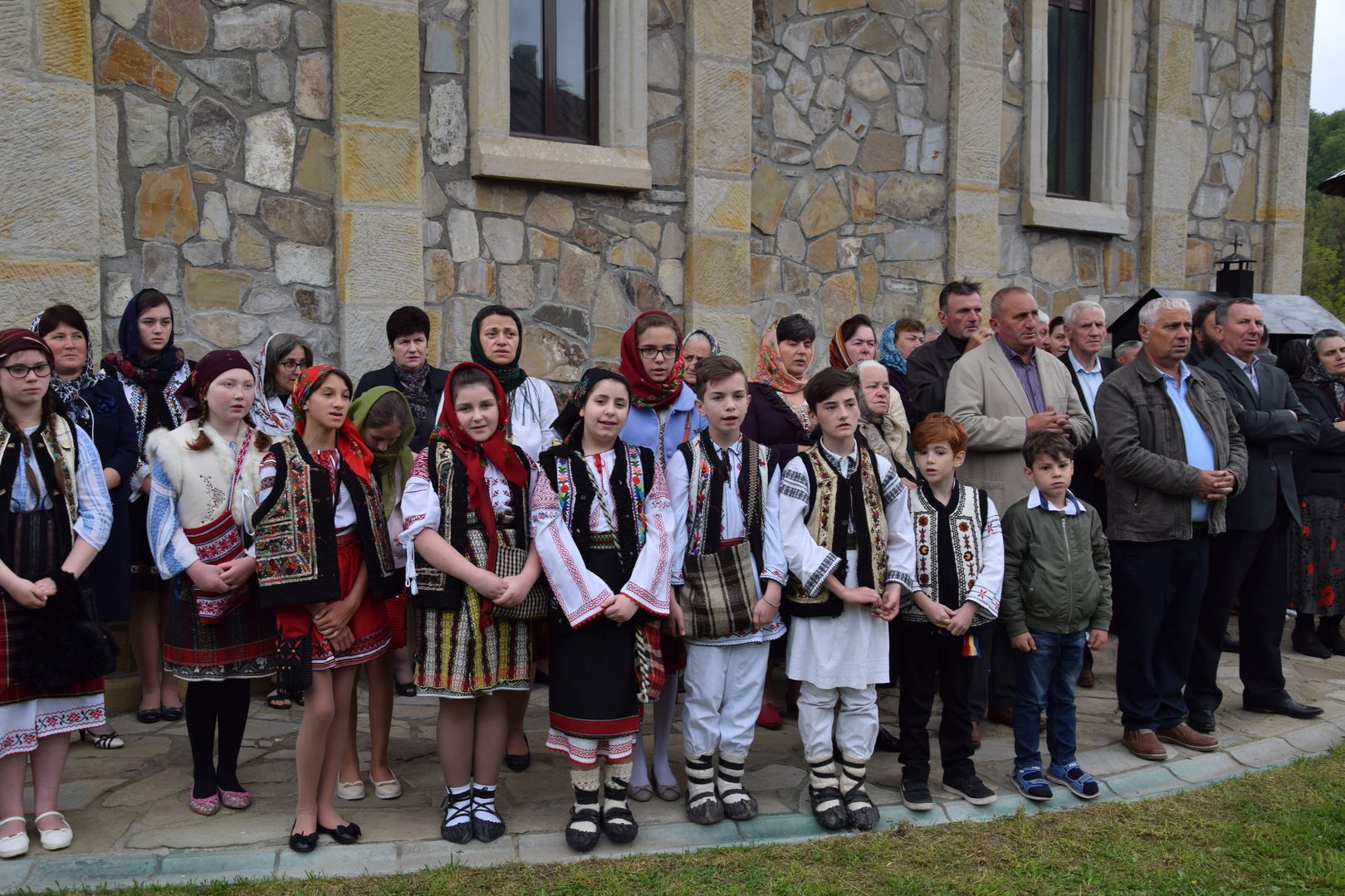 Paraclisul Schitului Icoana Nouă - Neamț a fost sfințit de IPS Teofan