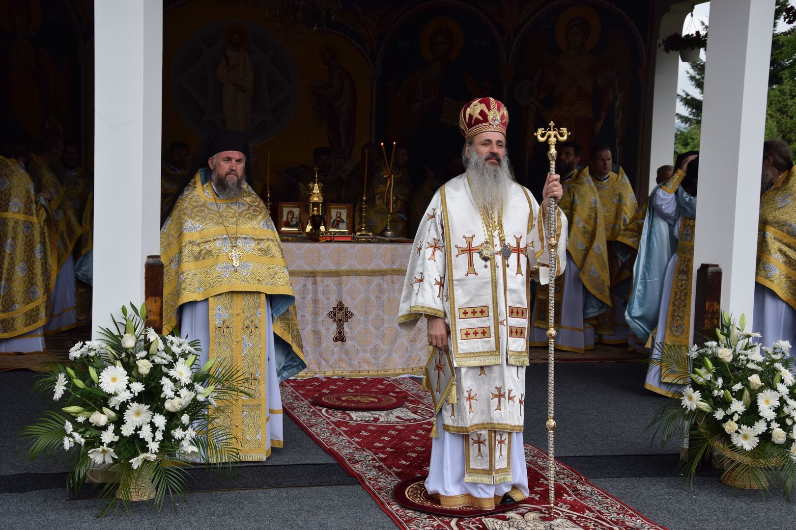 Paraclisul Schitului Icoana Nouă - Neamț a fost sfințit de IPS Teofan