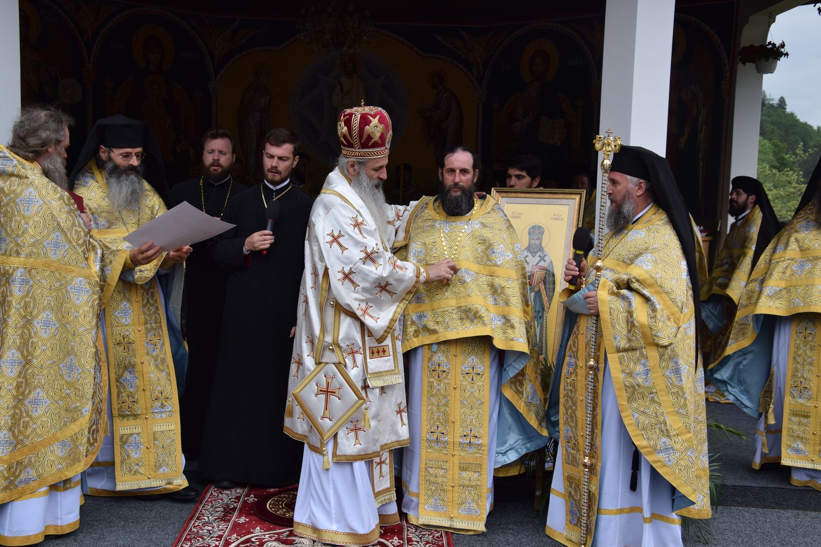 Paraclisul Schitului Icoana Nouă - Neamț a fost sfințit de IPS Teofan