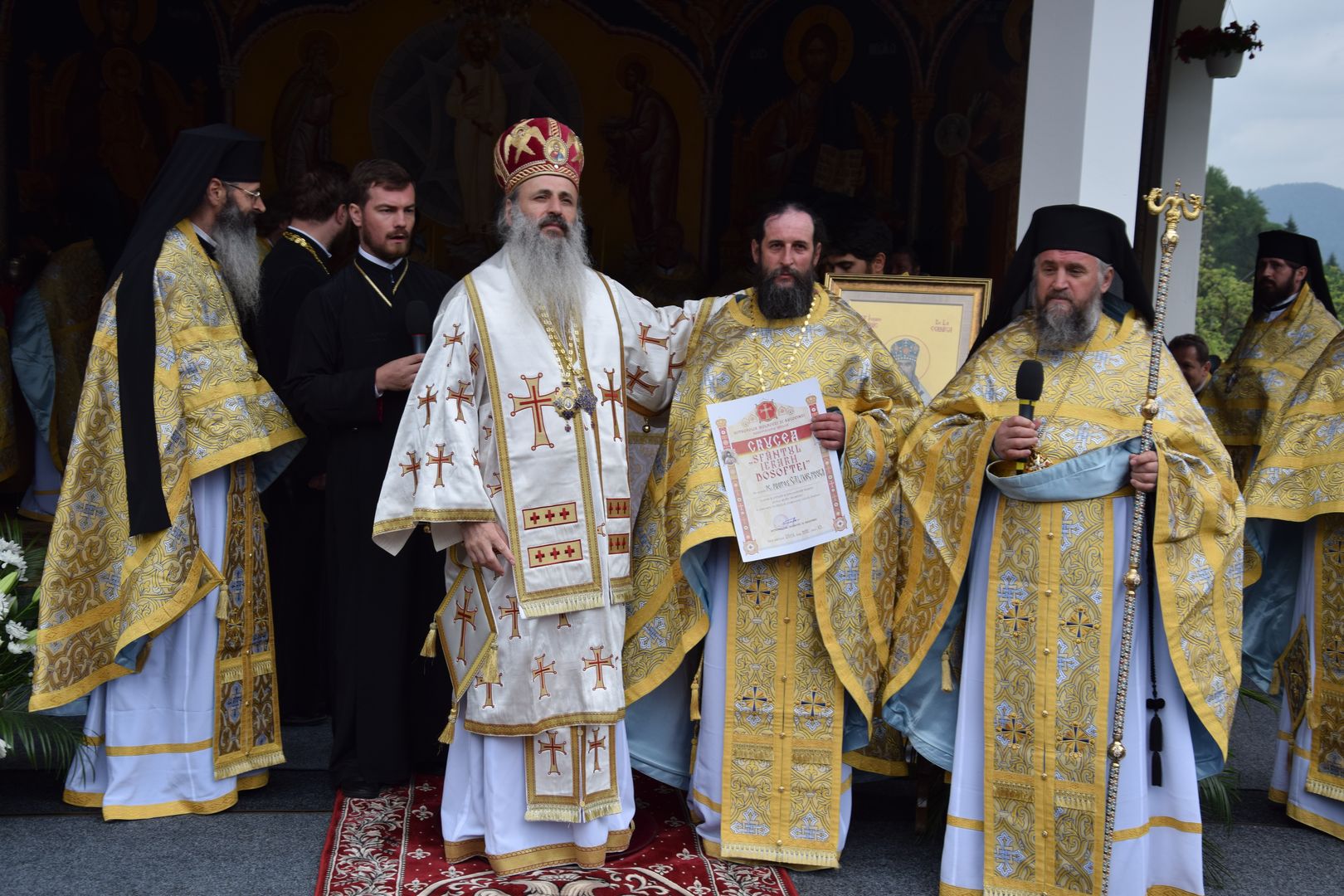 Paraclisul Schitului Icoana Nouă - Neamț a fost sfințit de IPS Teofan