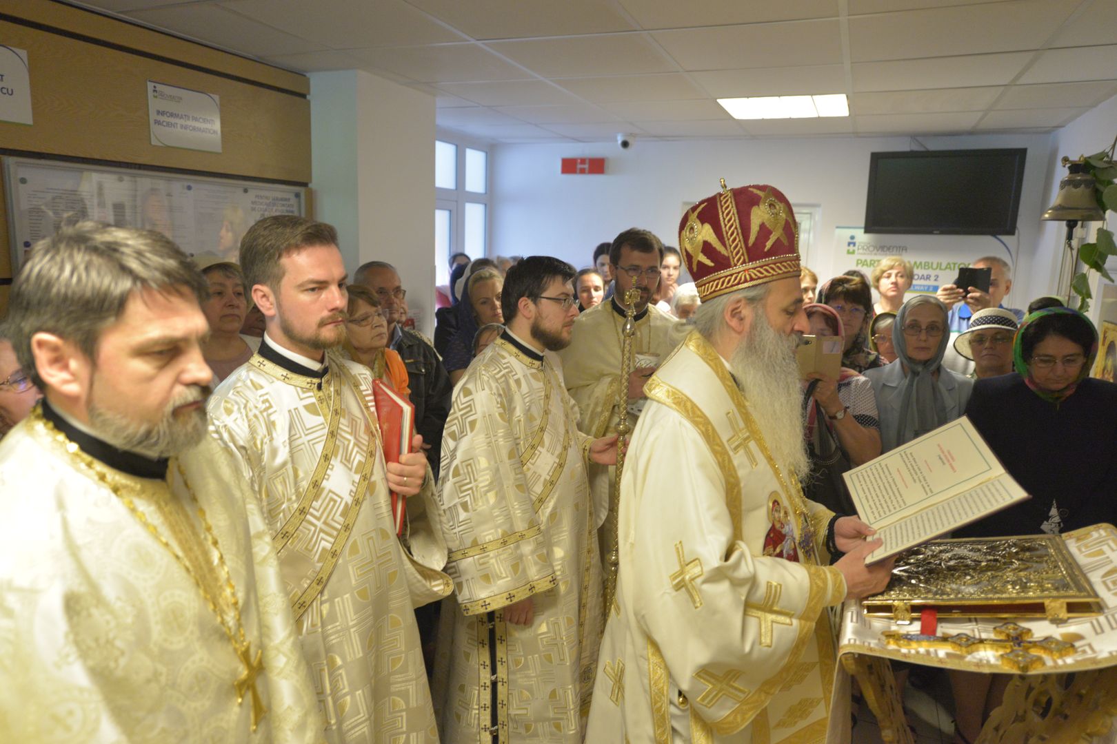 Paraclisul „Sfânta Treime” al Spitalului Providența a fost târnosit