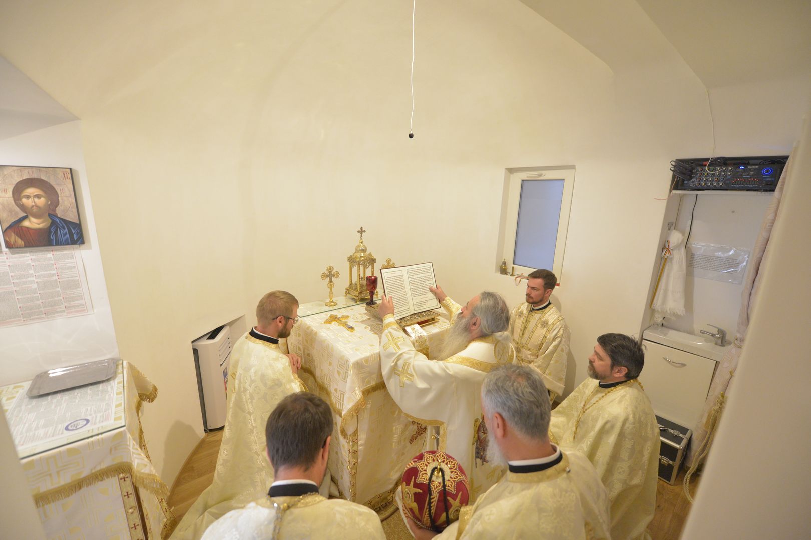 Paraclisul „Sfânta Treime” al Spitalului Providența a fost târnosit