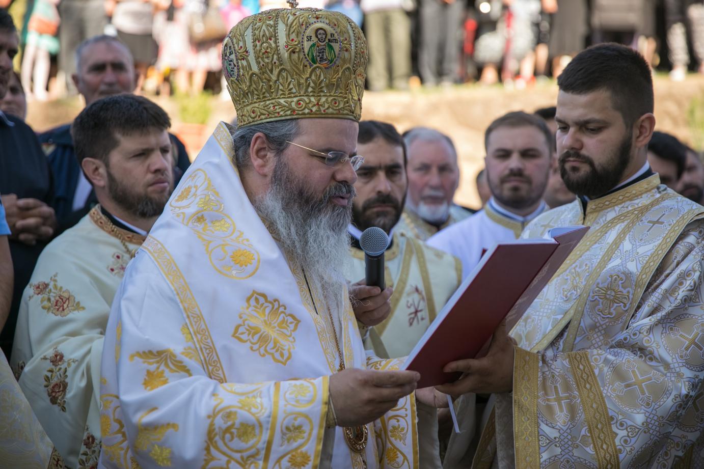Biserica Schitului „Sfinţii Împăraţi Constantin şi Elena”, sfinţită de doi ierarhi