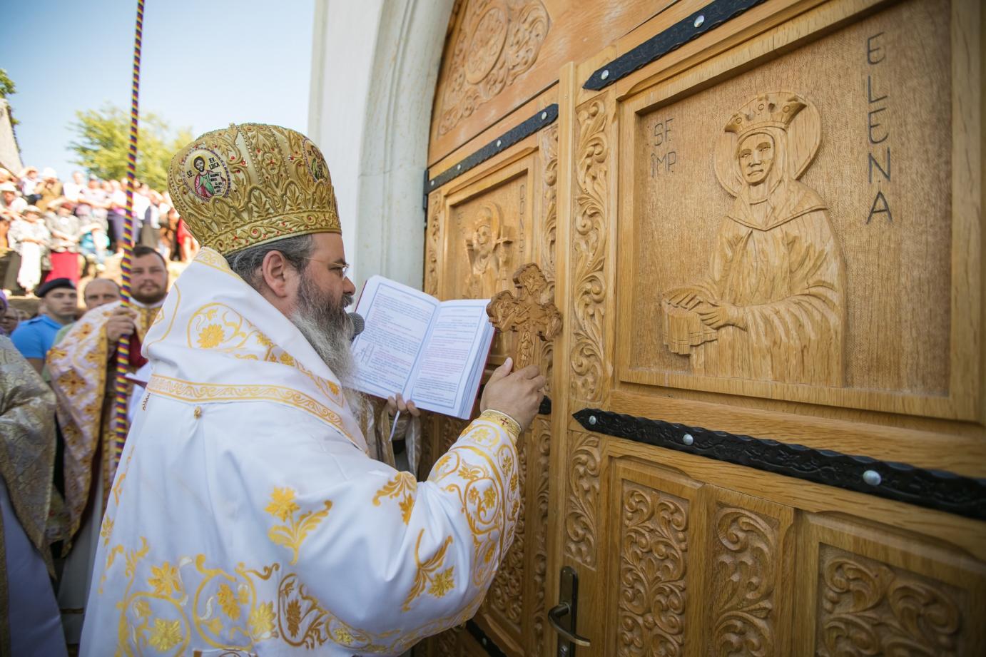 Biserica Schitului „Sfinţii Împăraţi Constantin şi Elena”, sfinţită de doi ierarhi