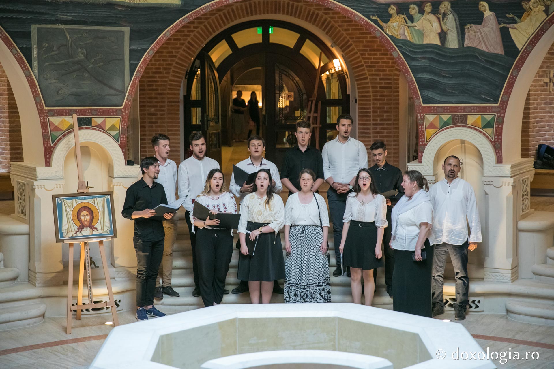 foto: pr. Silviu Cluci Expoziție de icoane la Muzeul Mitropolitan: Dar în dar – In memoriam Vasile Doroftei