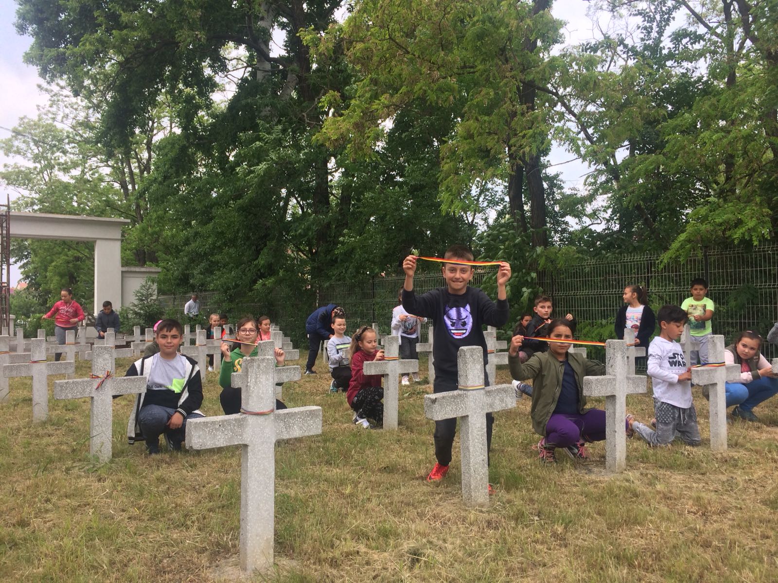 Slujbă de cinstire a eroilor la Biserica „Sf. Nicolae“ din Podu Iloaiei Slujbă de cinstire a eroilor la Biserica „Sf. Nicolae“ din Podu Iloaiei