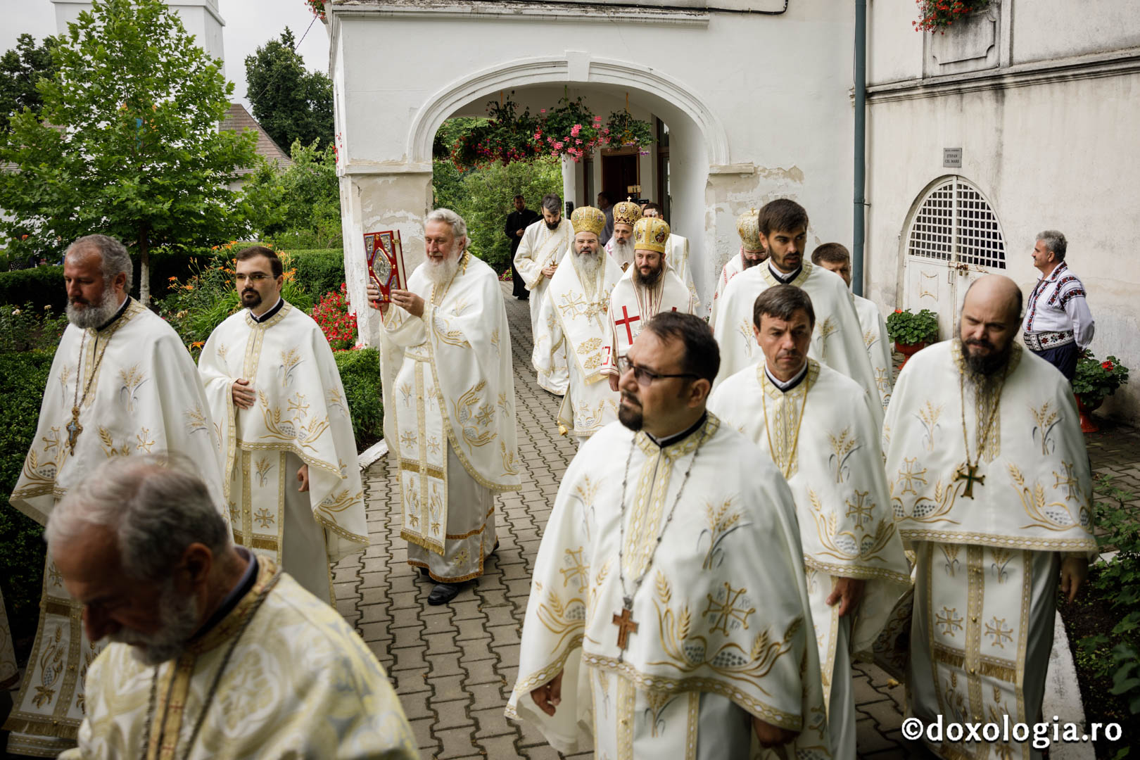 Hramul Catedralei Episcopale din Huși: 4 ierarhi au săvârșit Sfânta Liturghie