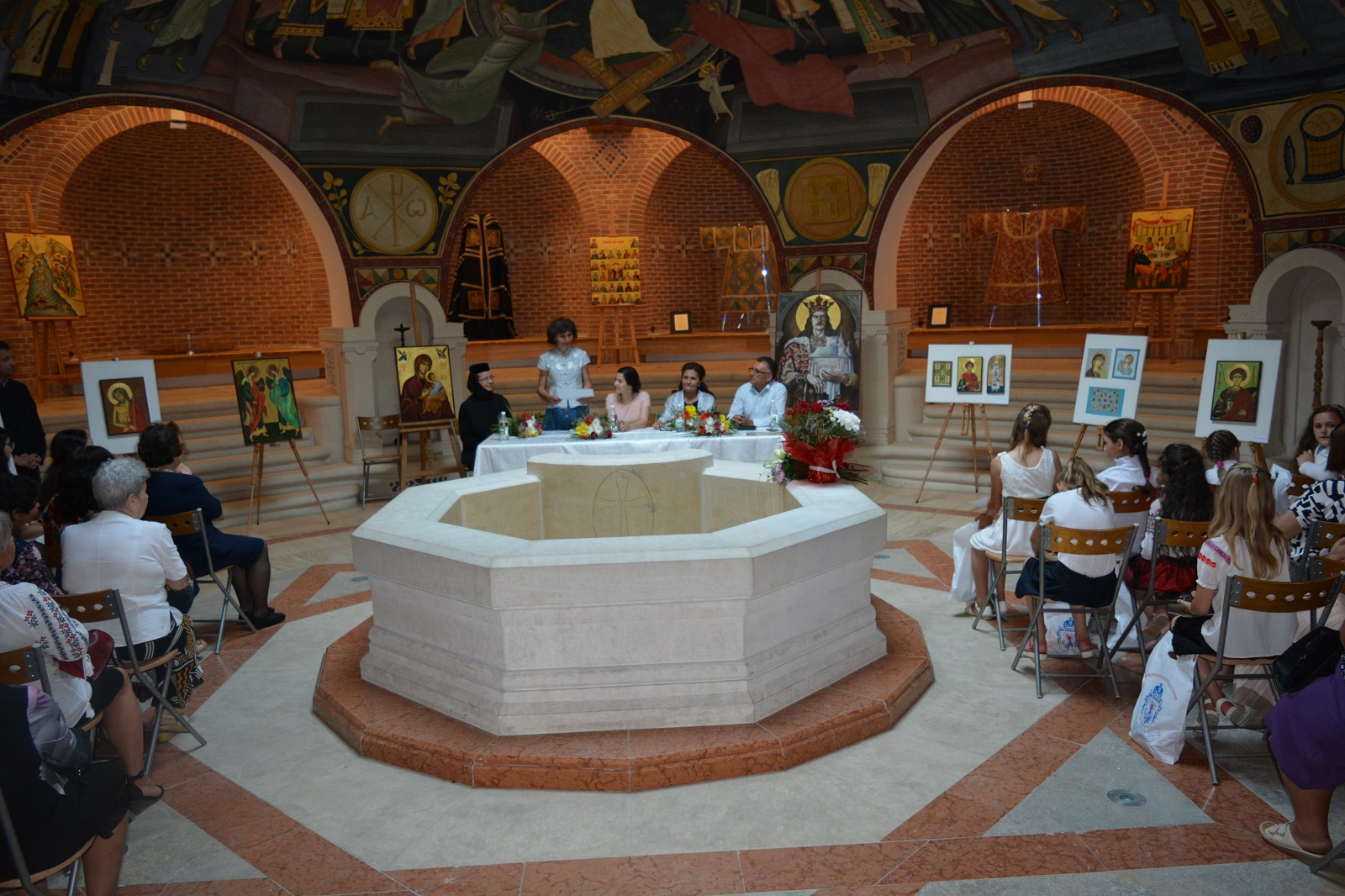 Expoziție de icoane în Sala Baptisterium a Muzeului Mitropolitan din Iași: „Har, talent și dăruire” Expoziție de icoane în Sala Baptisterium a Muzeului Mitropolitan din Iași: „Har, talent și dăruire”
