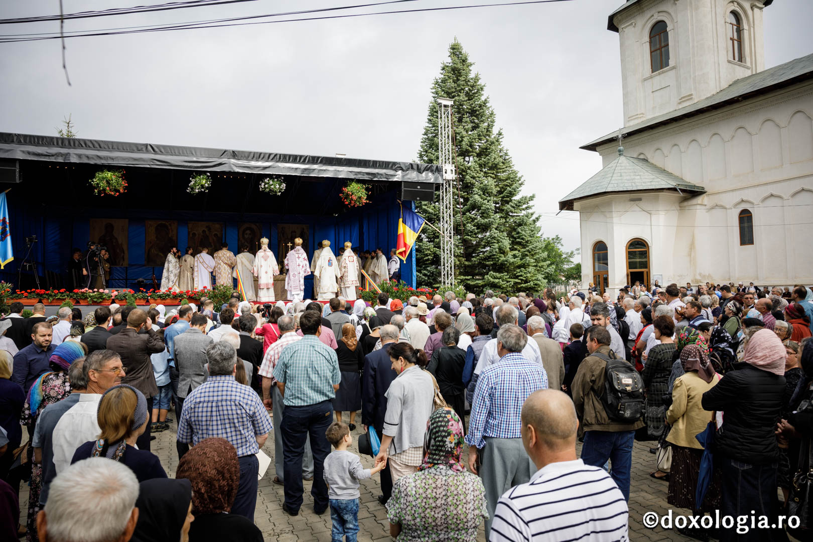 Hramul Catedralei Episcopale din Huși: 4 ierarhi au săvârșit Sfânta Liturghie
