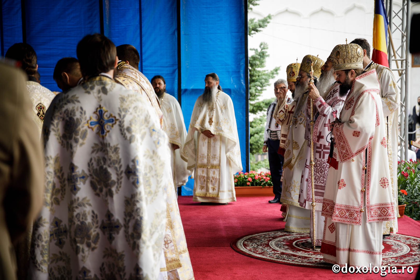 Hramul Catedralei Episcopale din Huși: 4 ierarhi au săvârșit Sfânta Liturghie