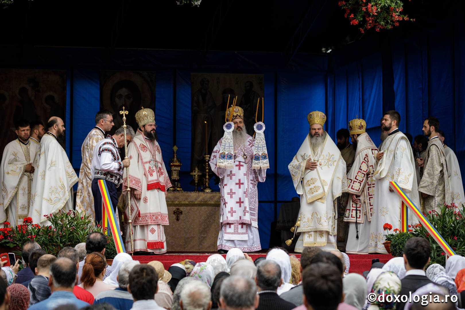 Hramul Catedralei Episcopale din Huși: 4 ierarhi au săvârșit Sfânta Liturghie