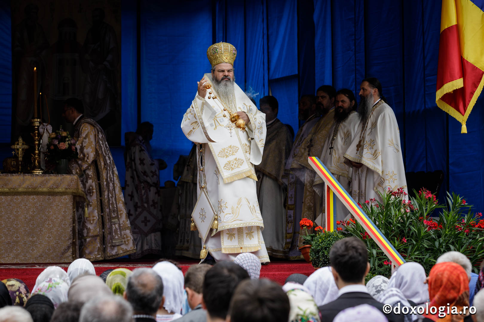 Hramul Catedralei Episcopale din Huși: 4 ierarhi au săvârșit Sfânta Liturghie