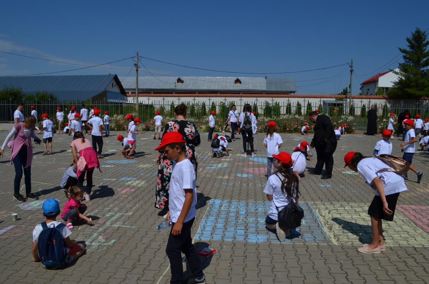 Preasfințitul Ignatie: „Noi îi iubim pe copii pentru ceea ce sunt, nu pentru ceea ce au” (galerie foto)