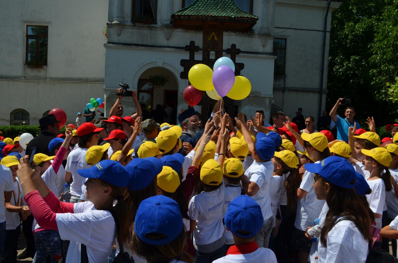 Preasfințitul Ignatie: „Noi îi iubim pe copii pentru ceea ce sunt, nu pentru ceea ce au” (galerie foto)