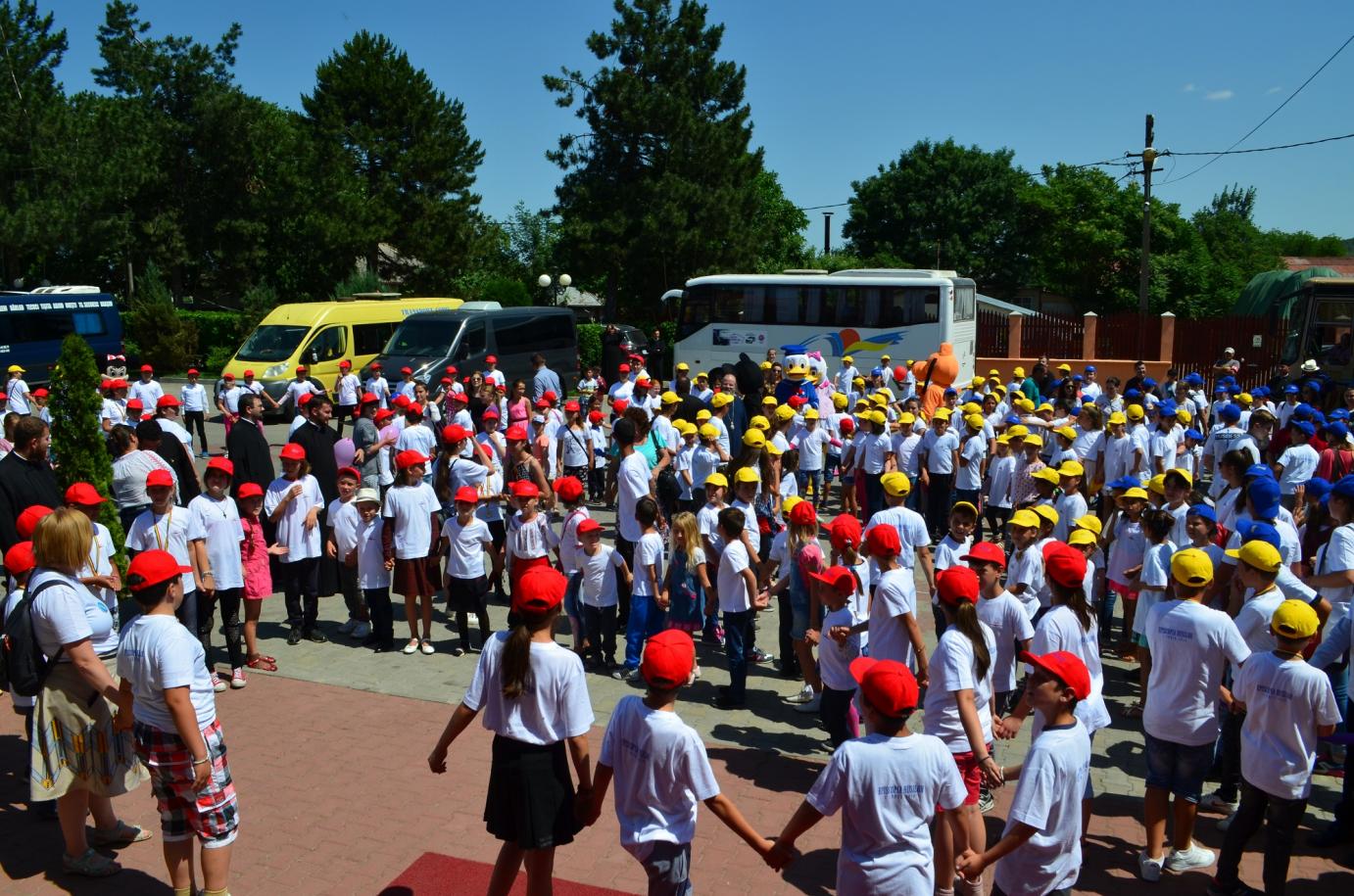 Preasfințitul Ignatie: „Noi îi iubim pe copii pentru ceea ce sunt, nu pentru ceea ce au” (galerie foto)