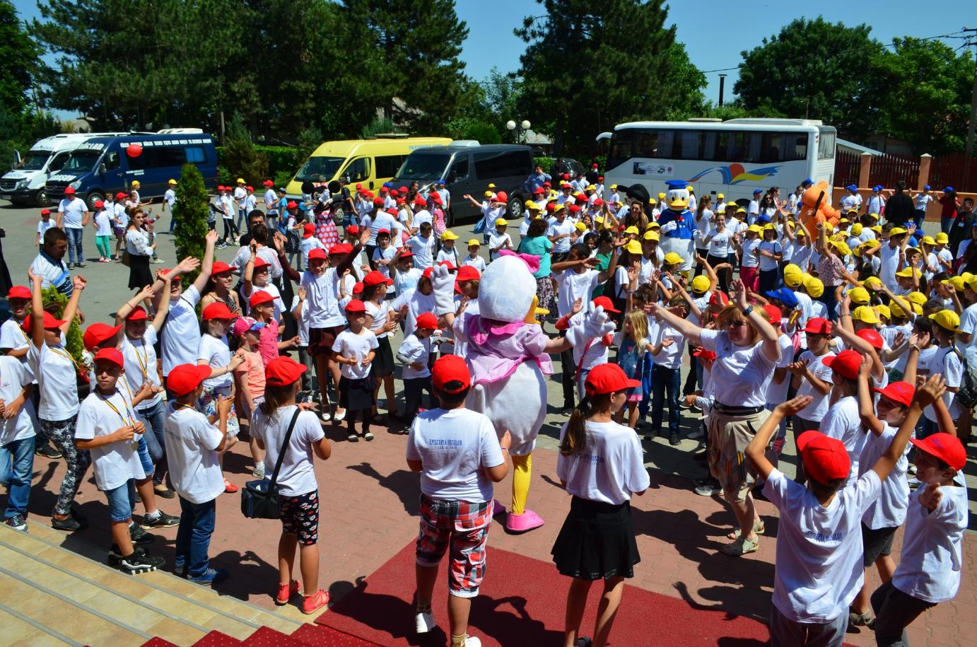 Preasfințitul Ignatie: „Noi îi iubim pe copii pentru ceea ce sunt, nu pentru ceea ce au” (galerie foto)